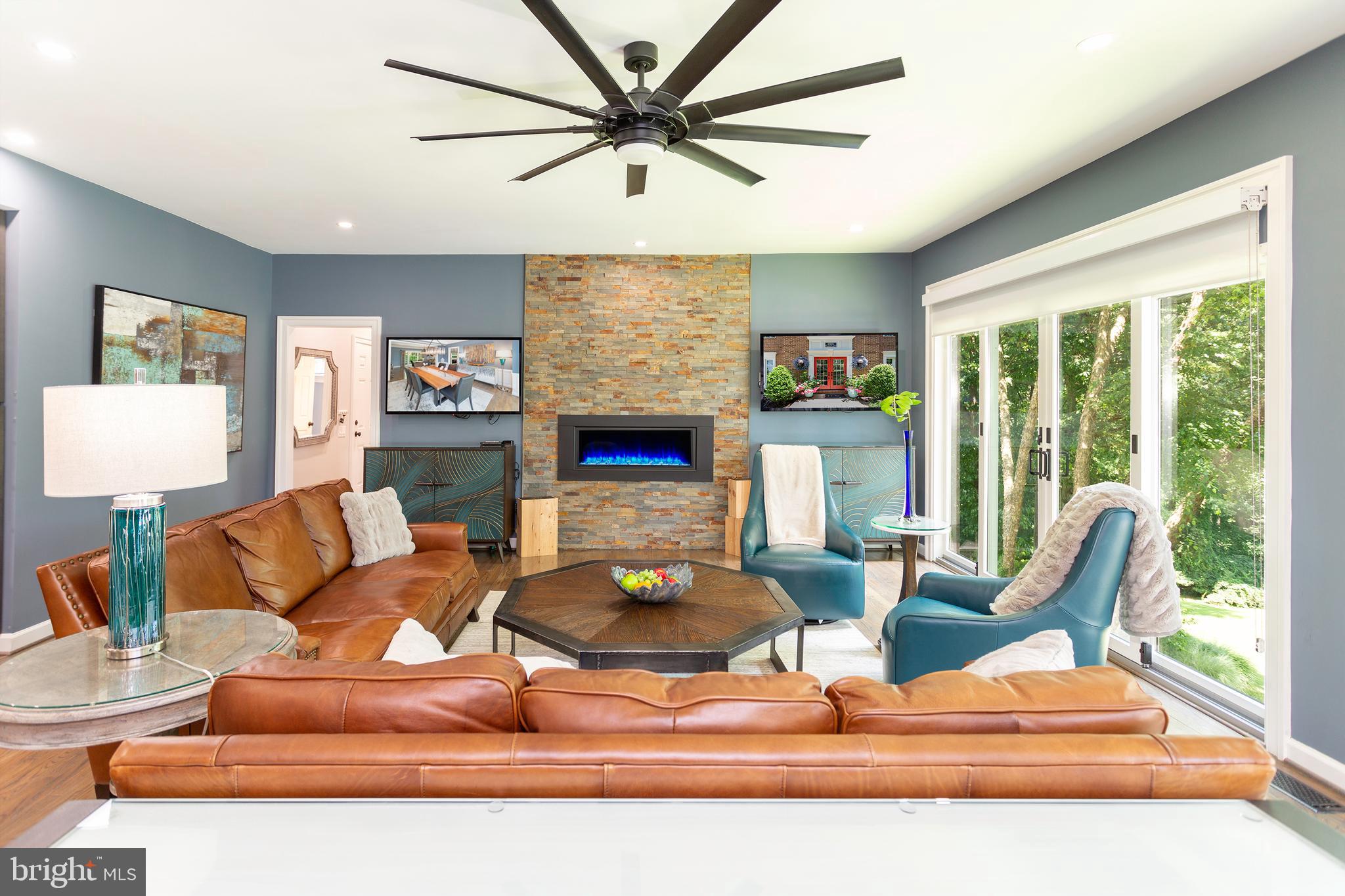 CHAMPION LAKE - Residential