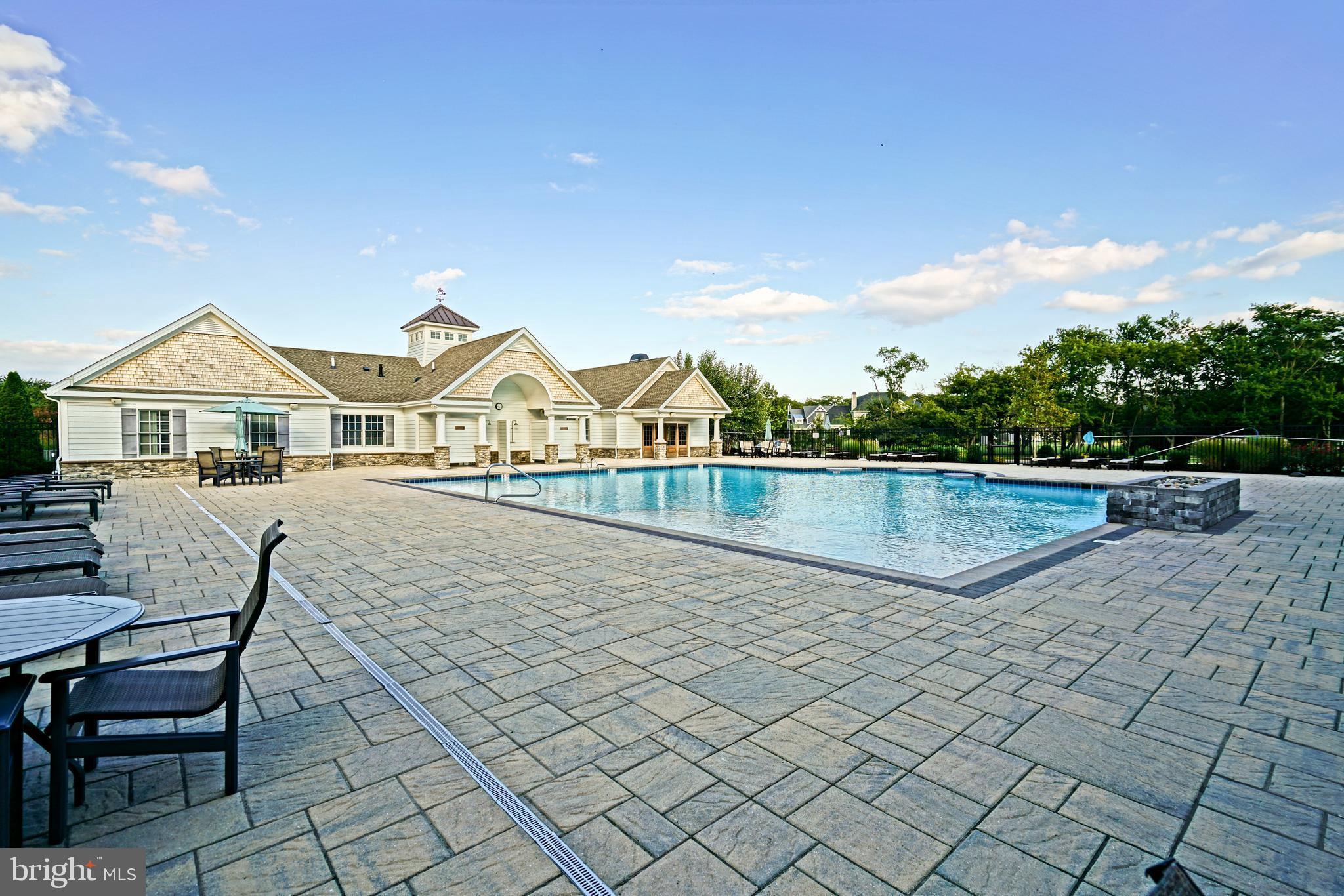 SHOWFIELD - Residential