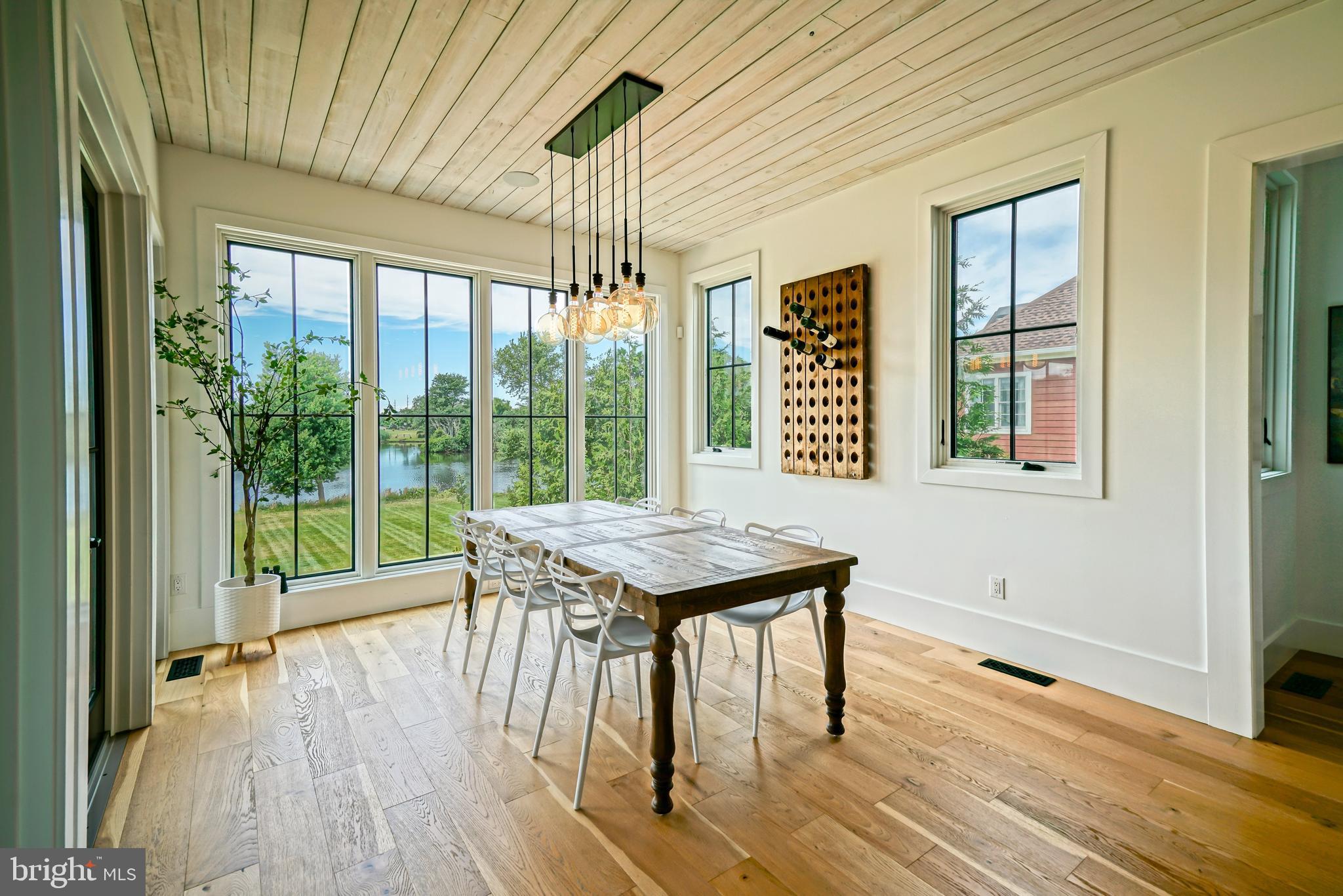 SHOWFIELD - Residential