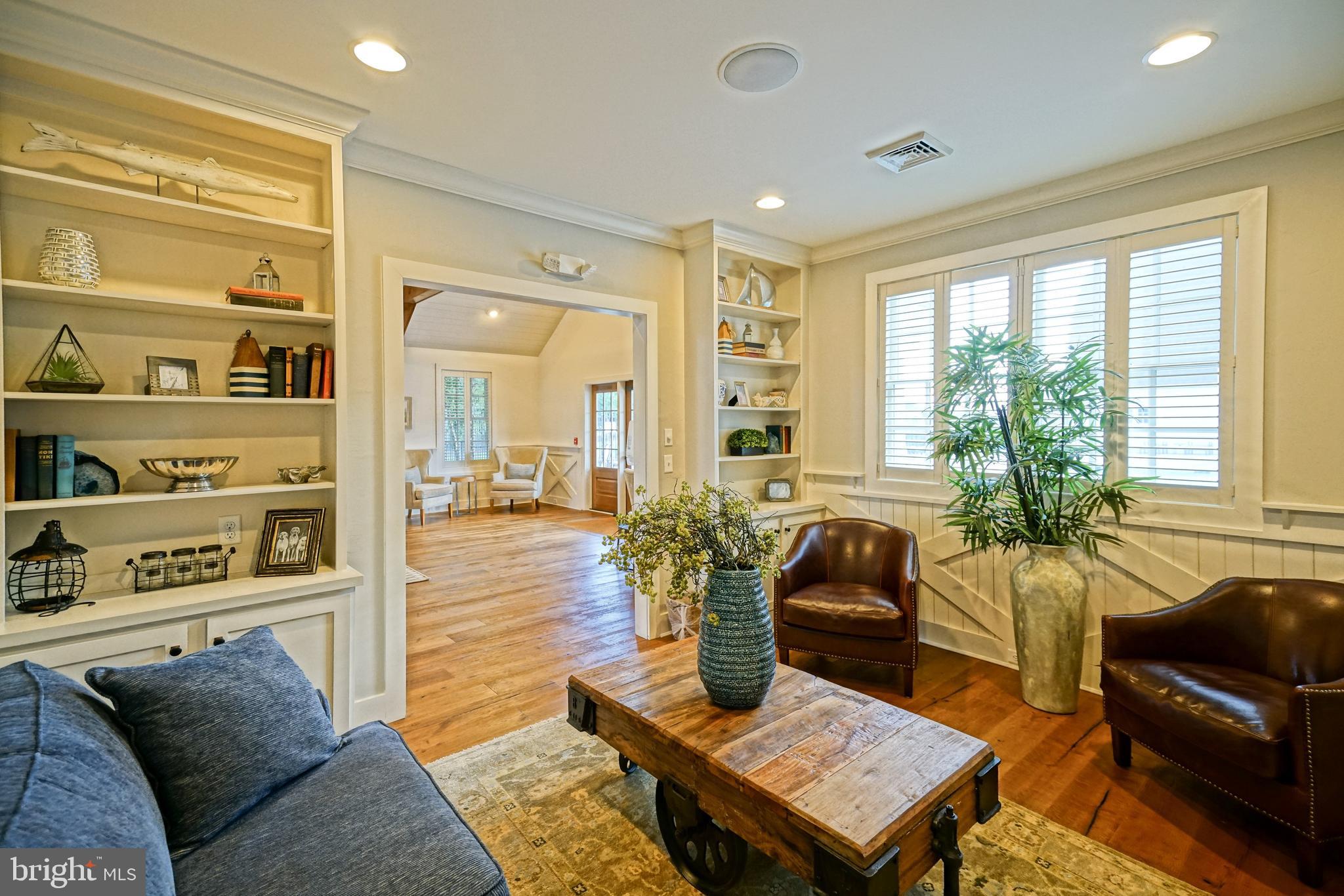 SHOWFIELD - Residential