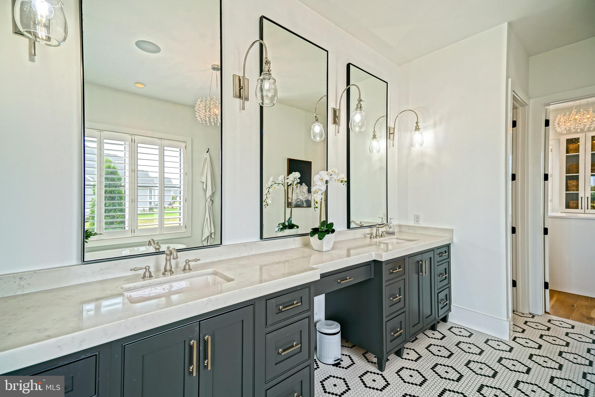 SHOWFIELD - Residential