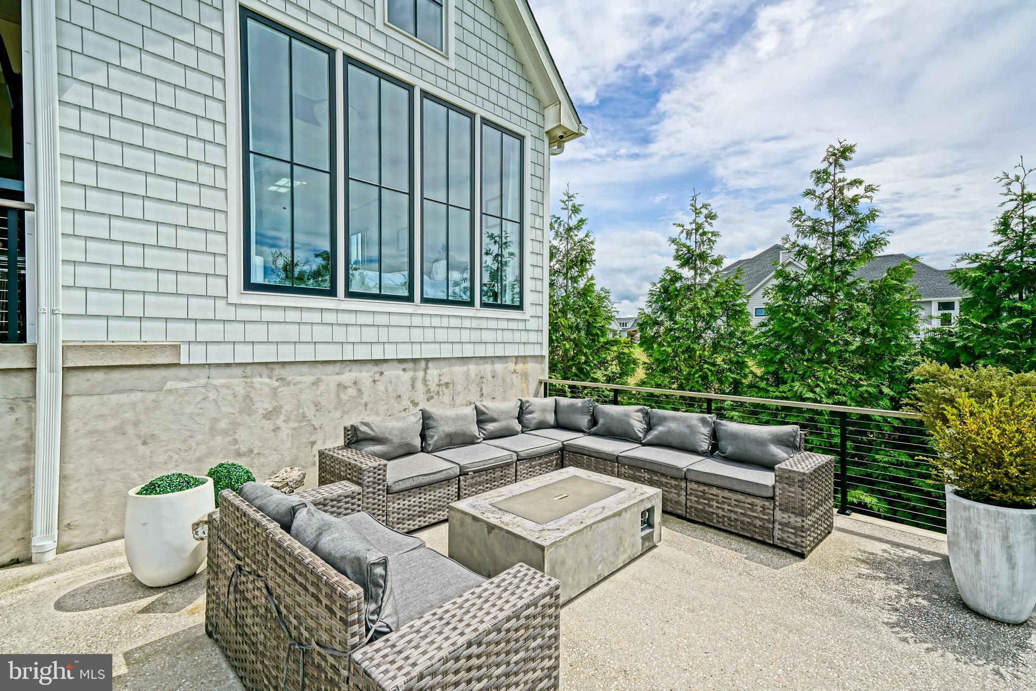 SHOWFIELD - Residential