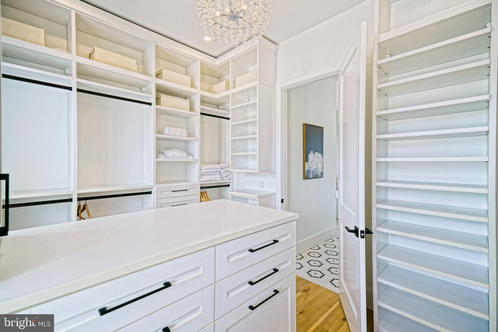 SHOWFIELD - Residential