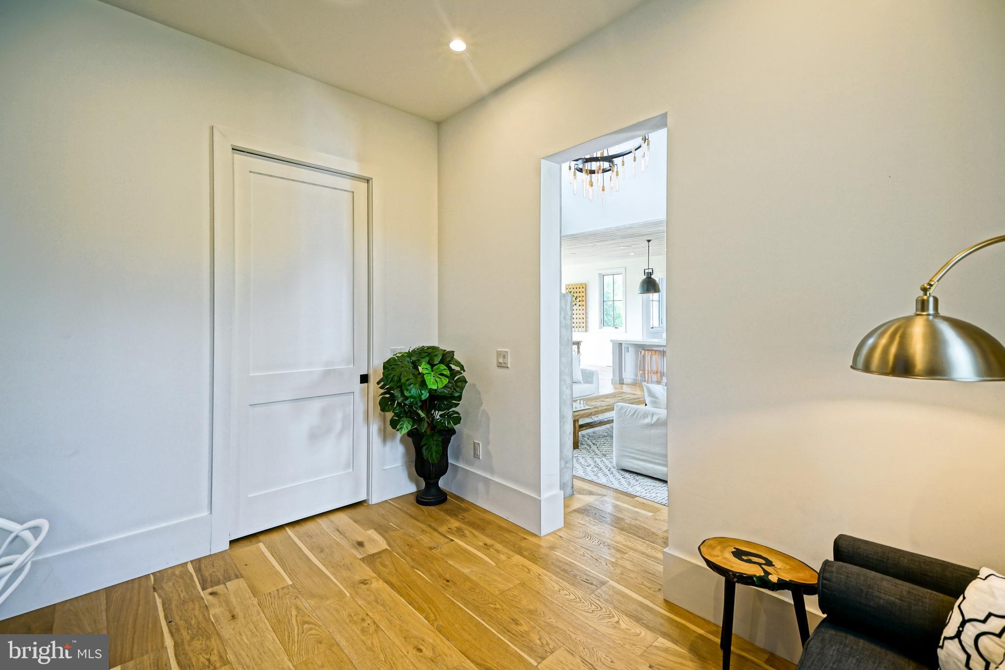 SHOWFIELD - Residential