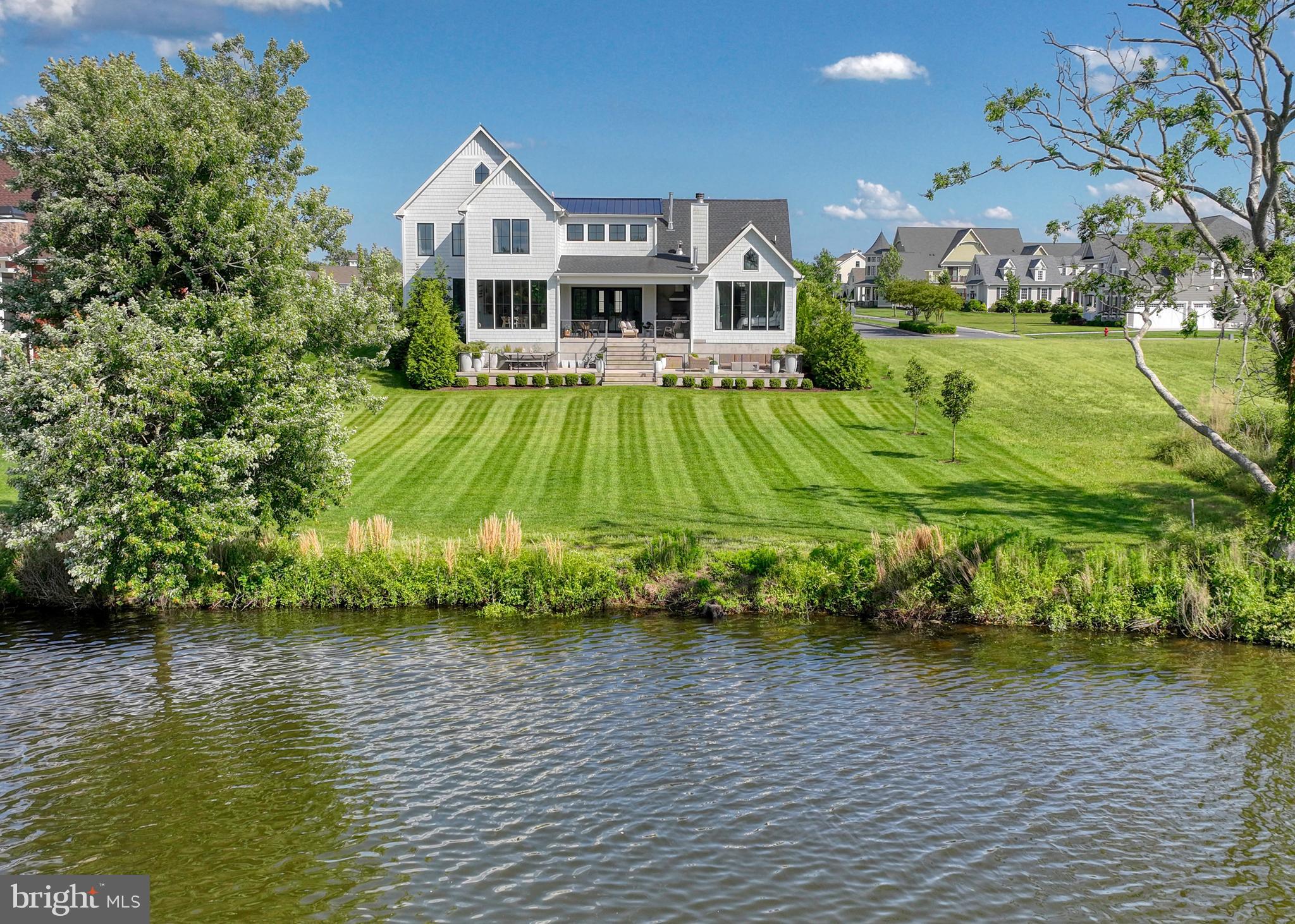 SHOWFIELD - Residential