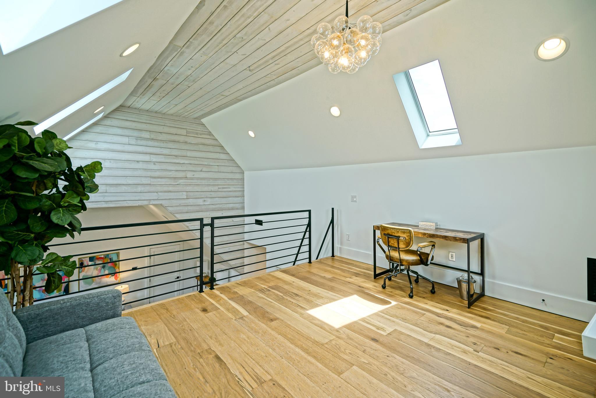 SHOWFIELD - Residential