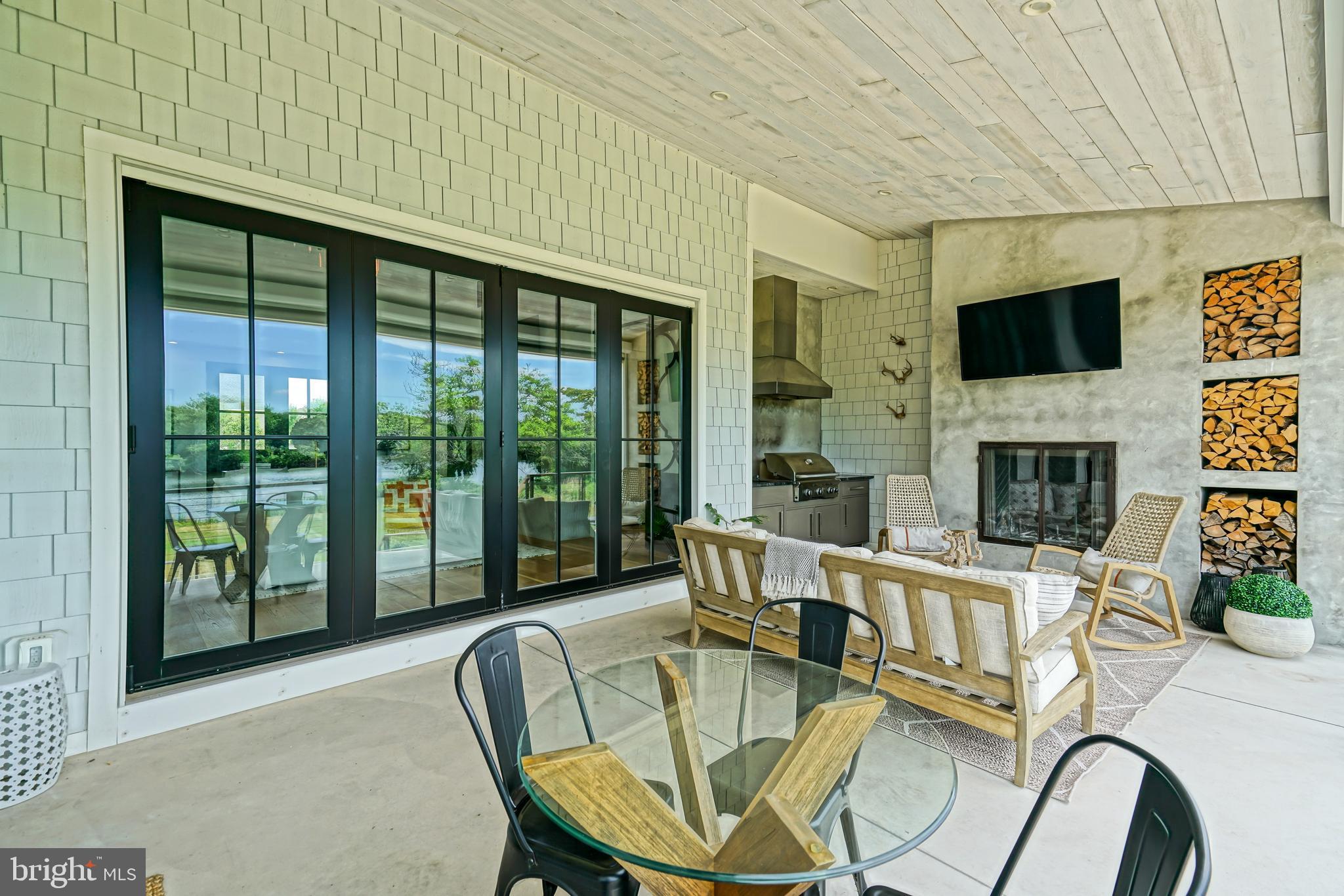 SHOWFIELD - Residential