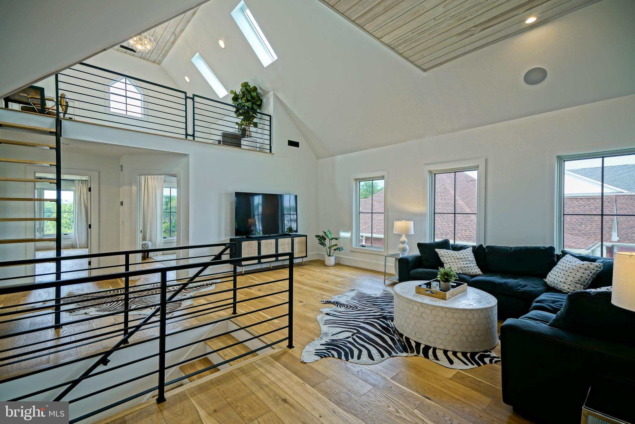 SHOWFIELD - Residential