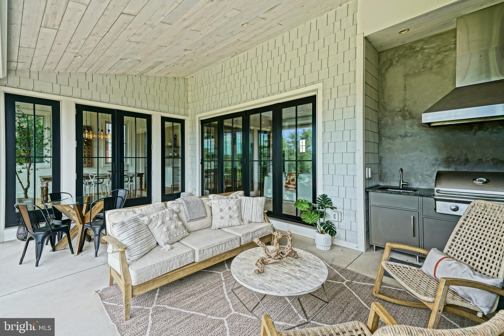 SHOWFIELD - Residential