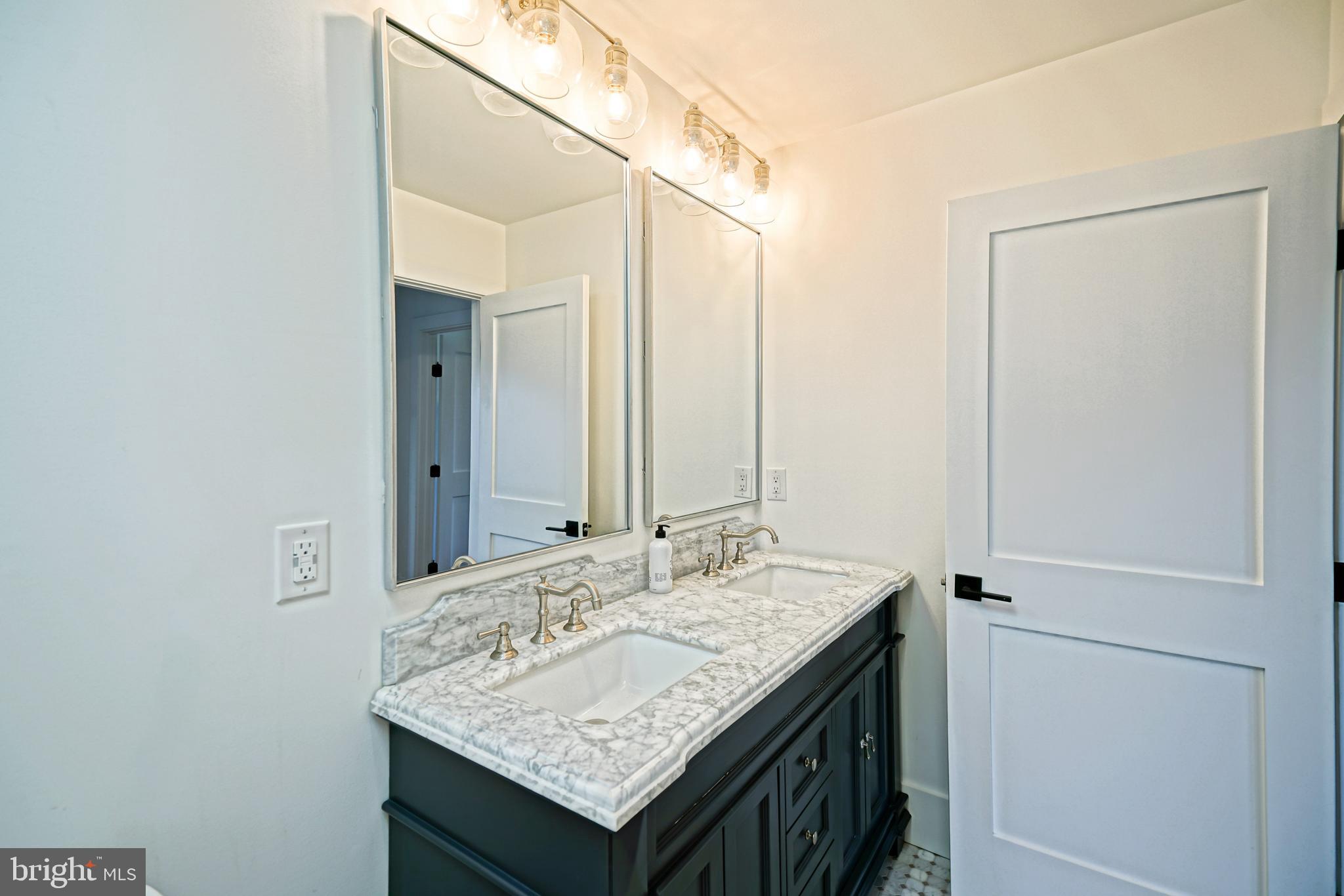 SHOWFIELD - Residential