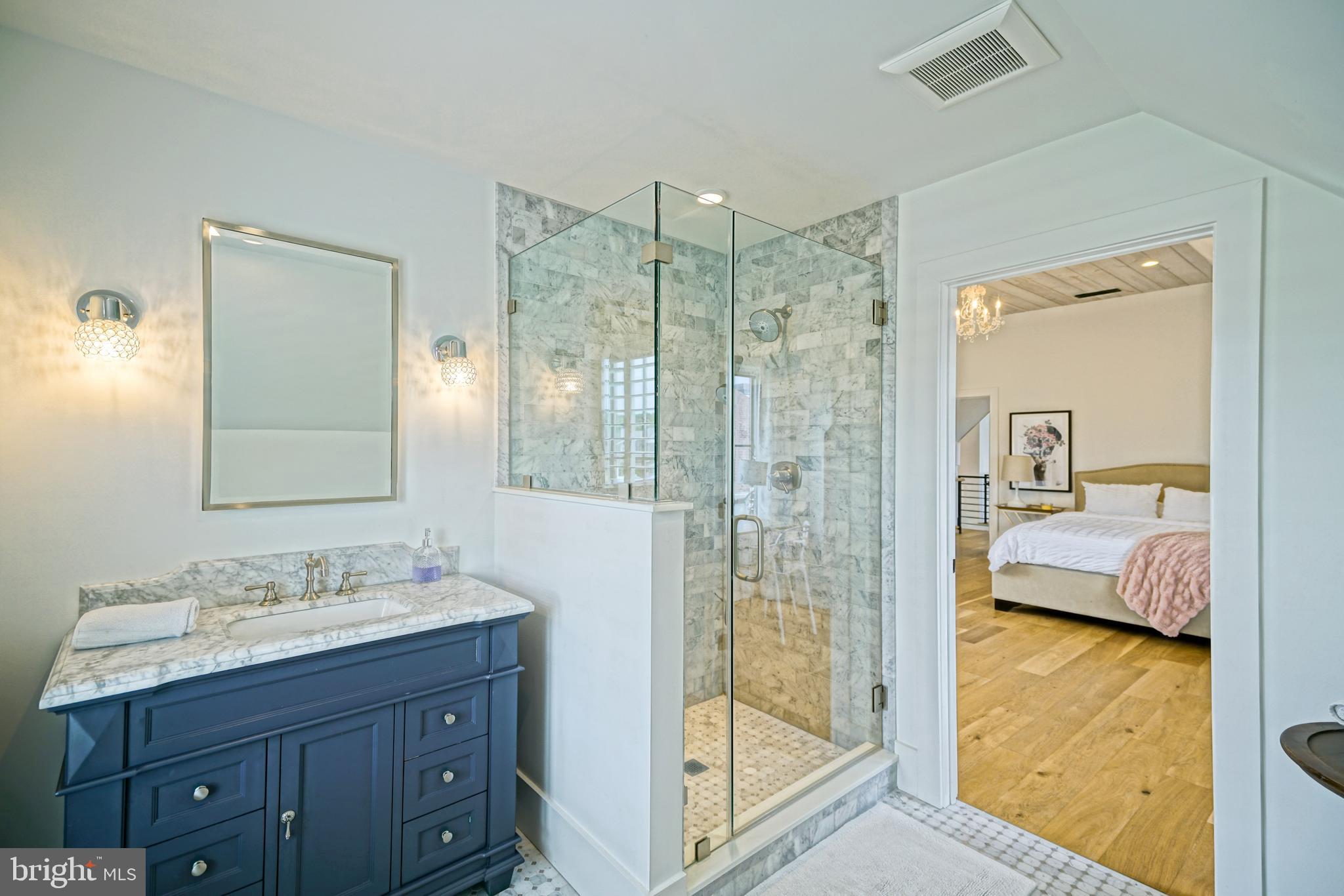 SHOWFIELD - Residential