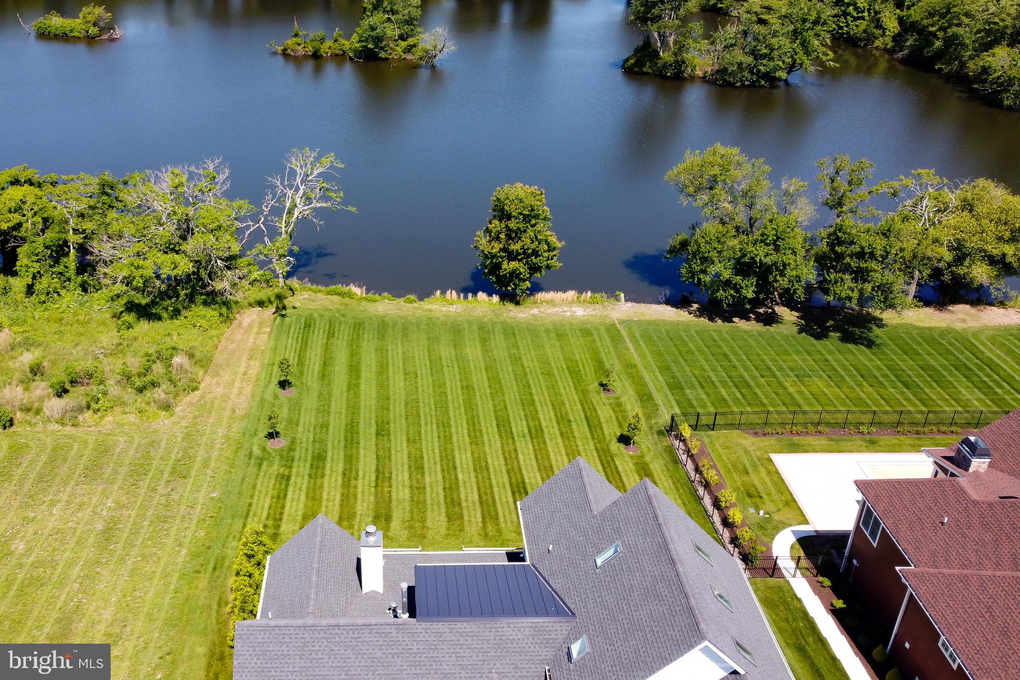 SHOWFIELD - Residential