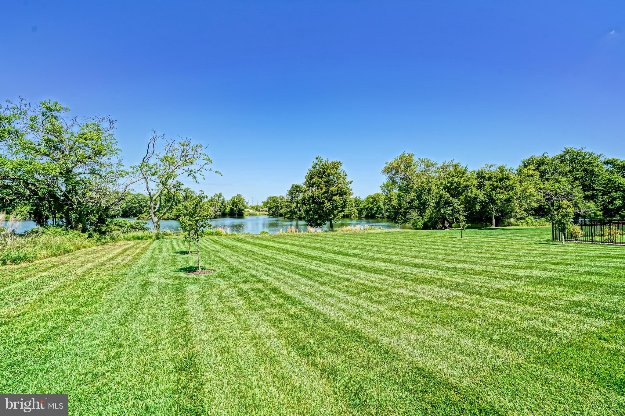 SHOWFIELD - Residential