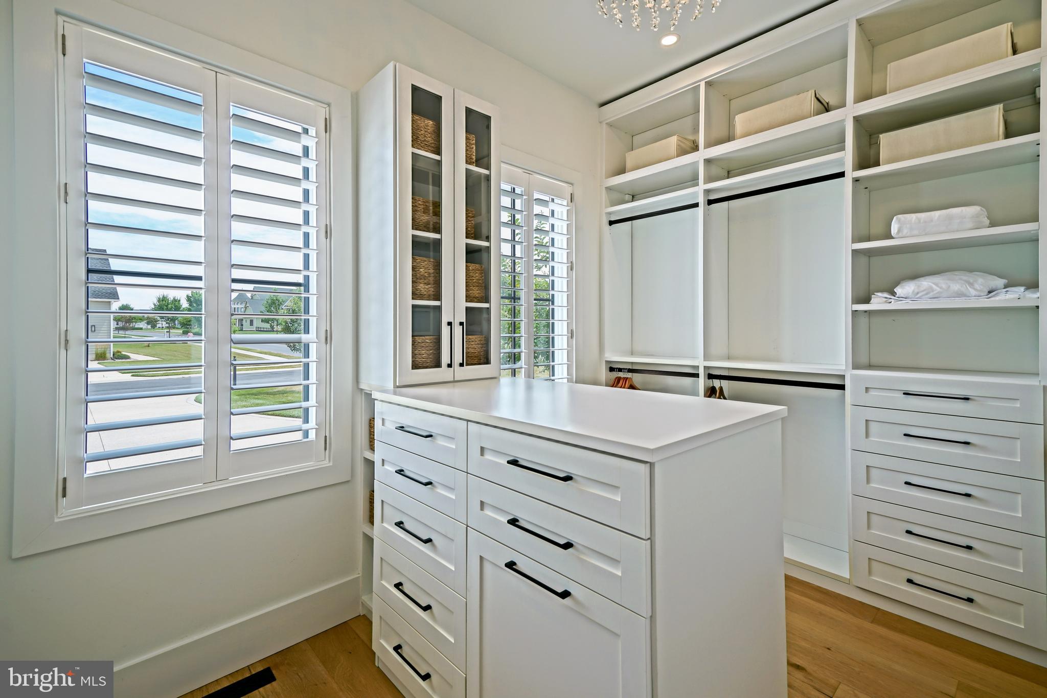 SHOWFIELD - Residential