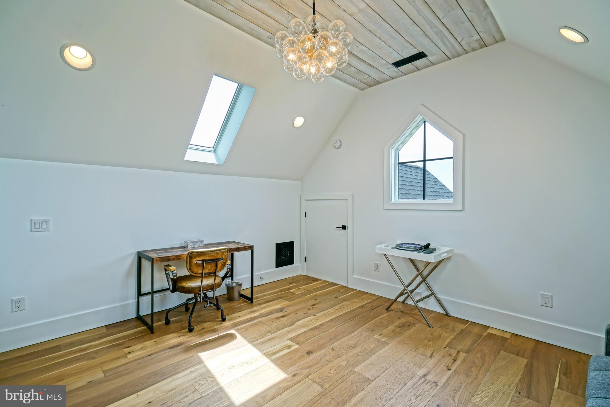 SHOWFIELD - Residential