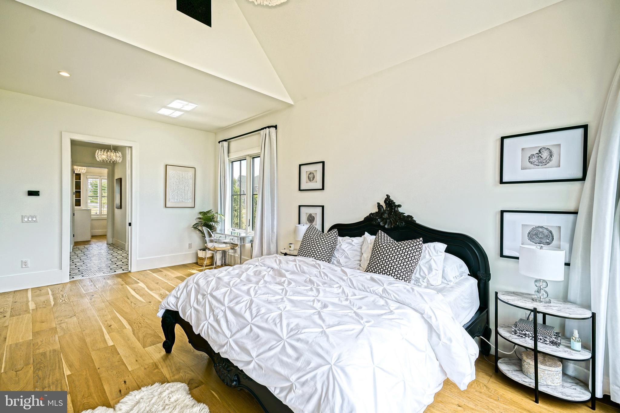 SHOWFIELD - Residential