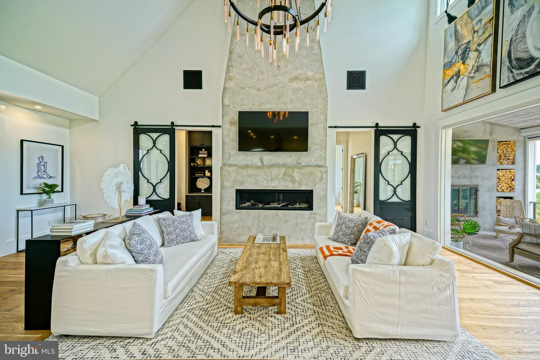 SHOWFIELD - Residential