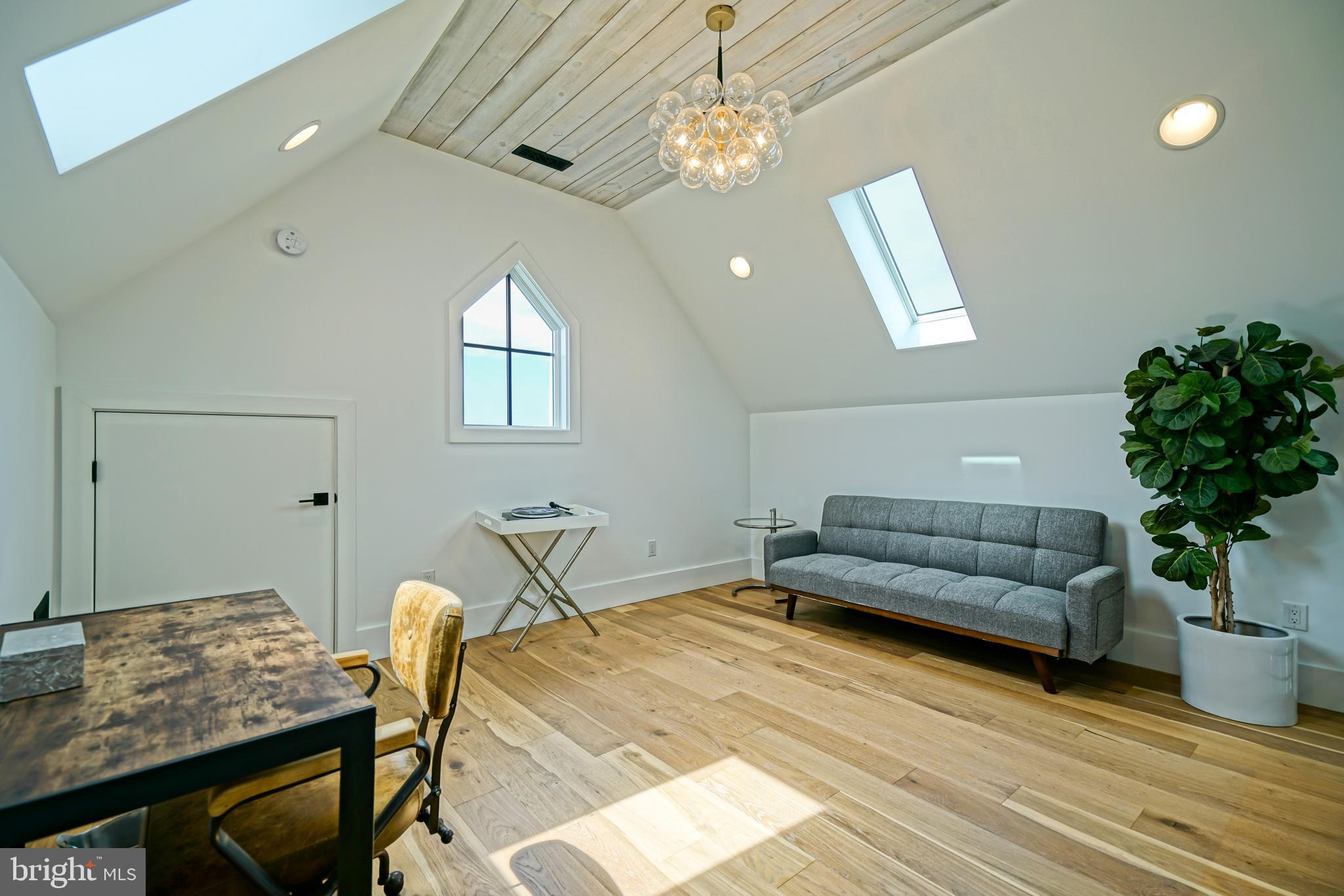 SHOWFIELD - Residential