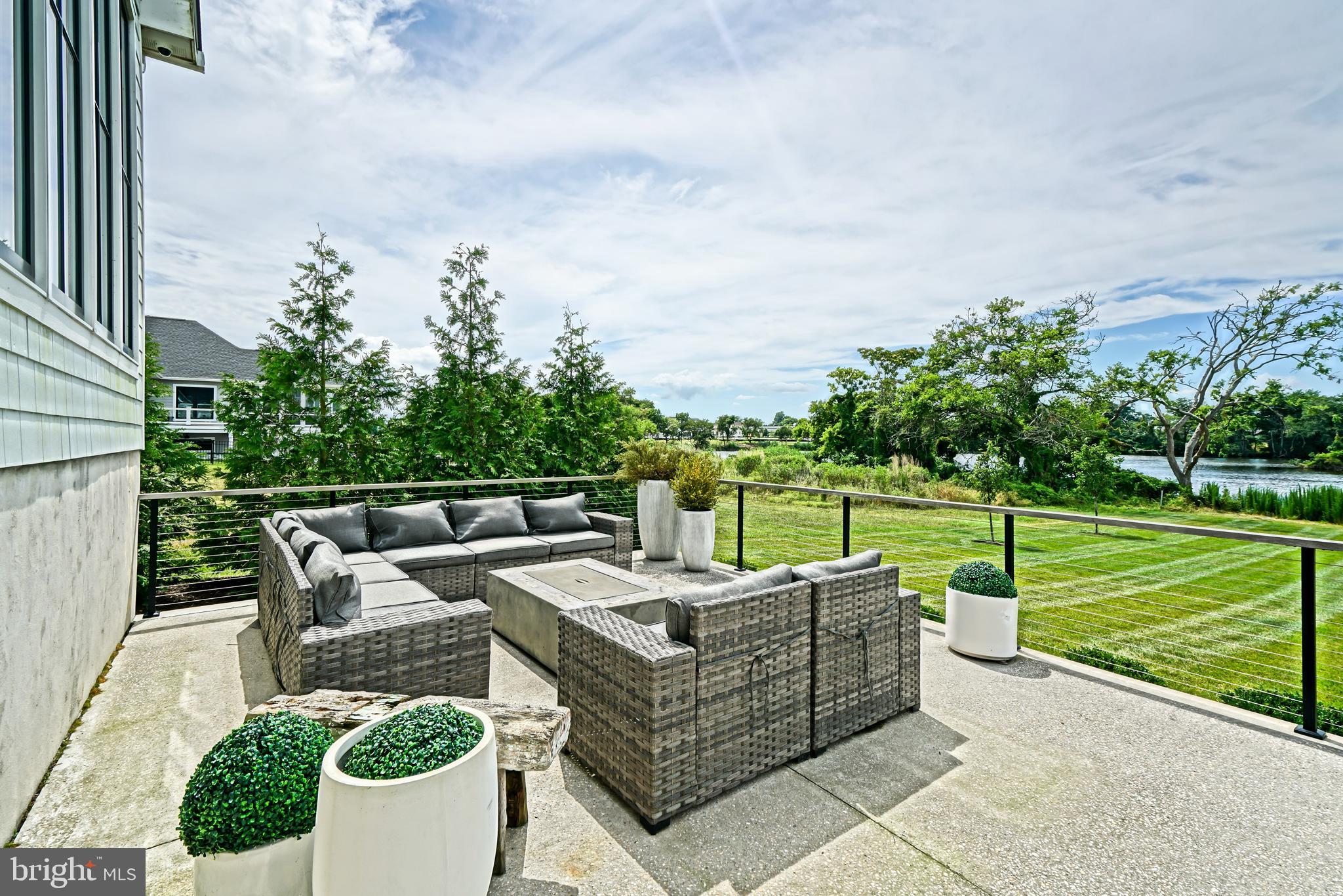 SHOWFIELD - Residential