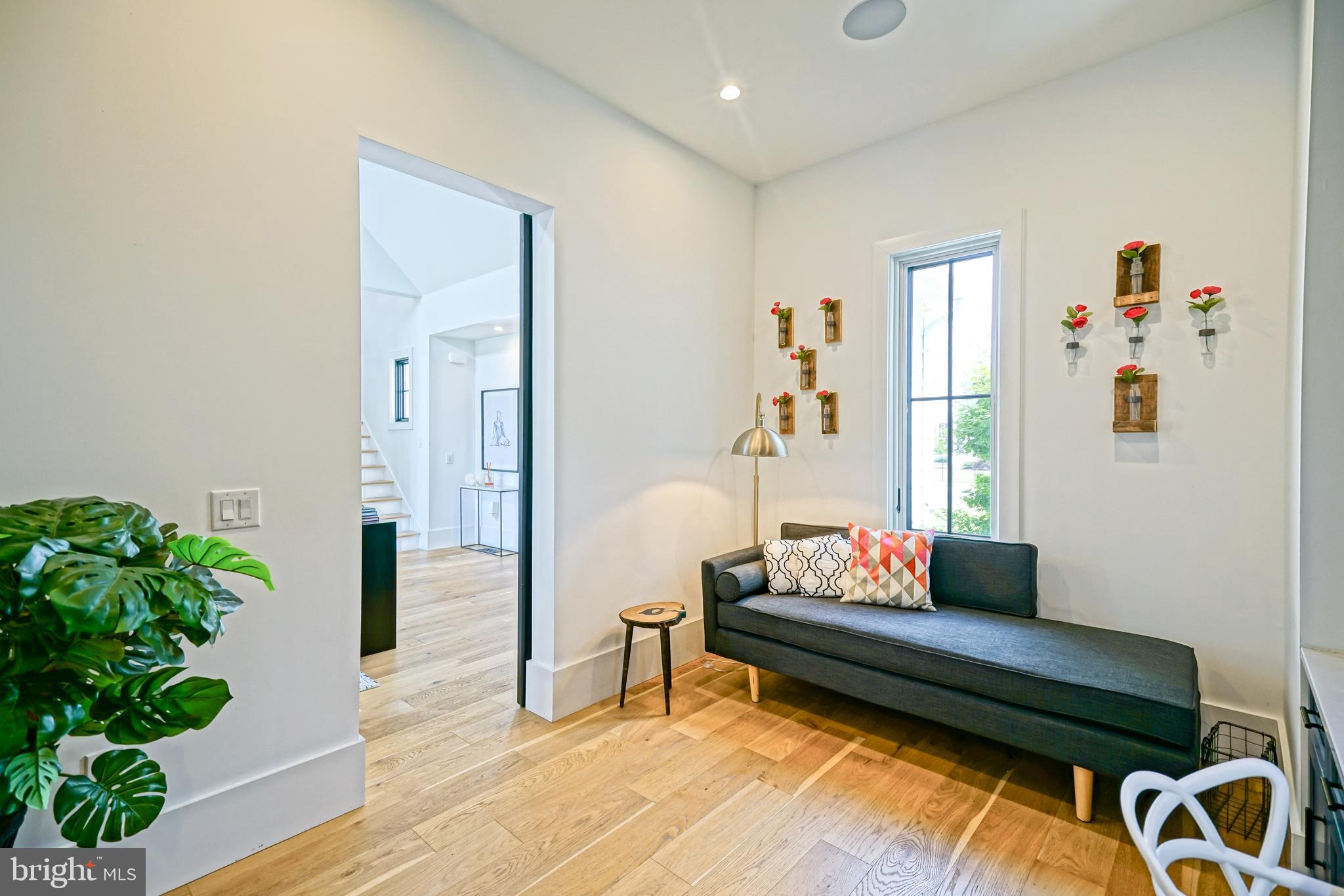 SHOWFIELD - Residential