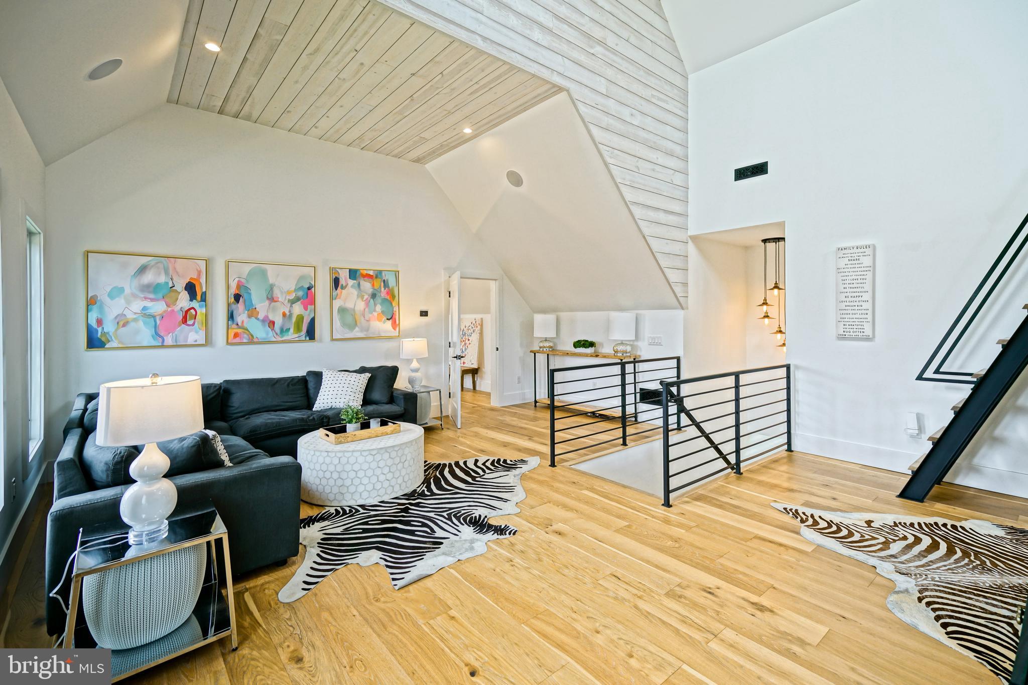 SHOWFIELD - Residential