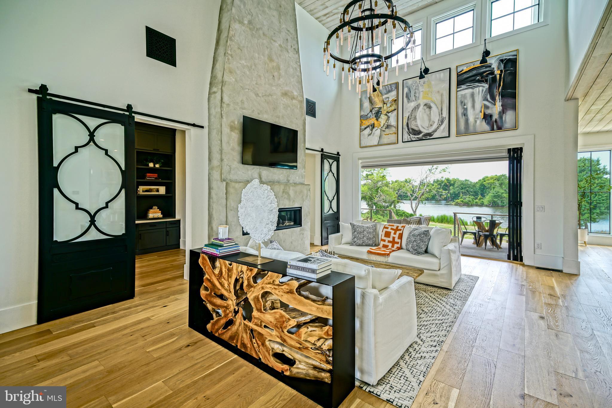 SHOWFIELD - Residential