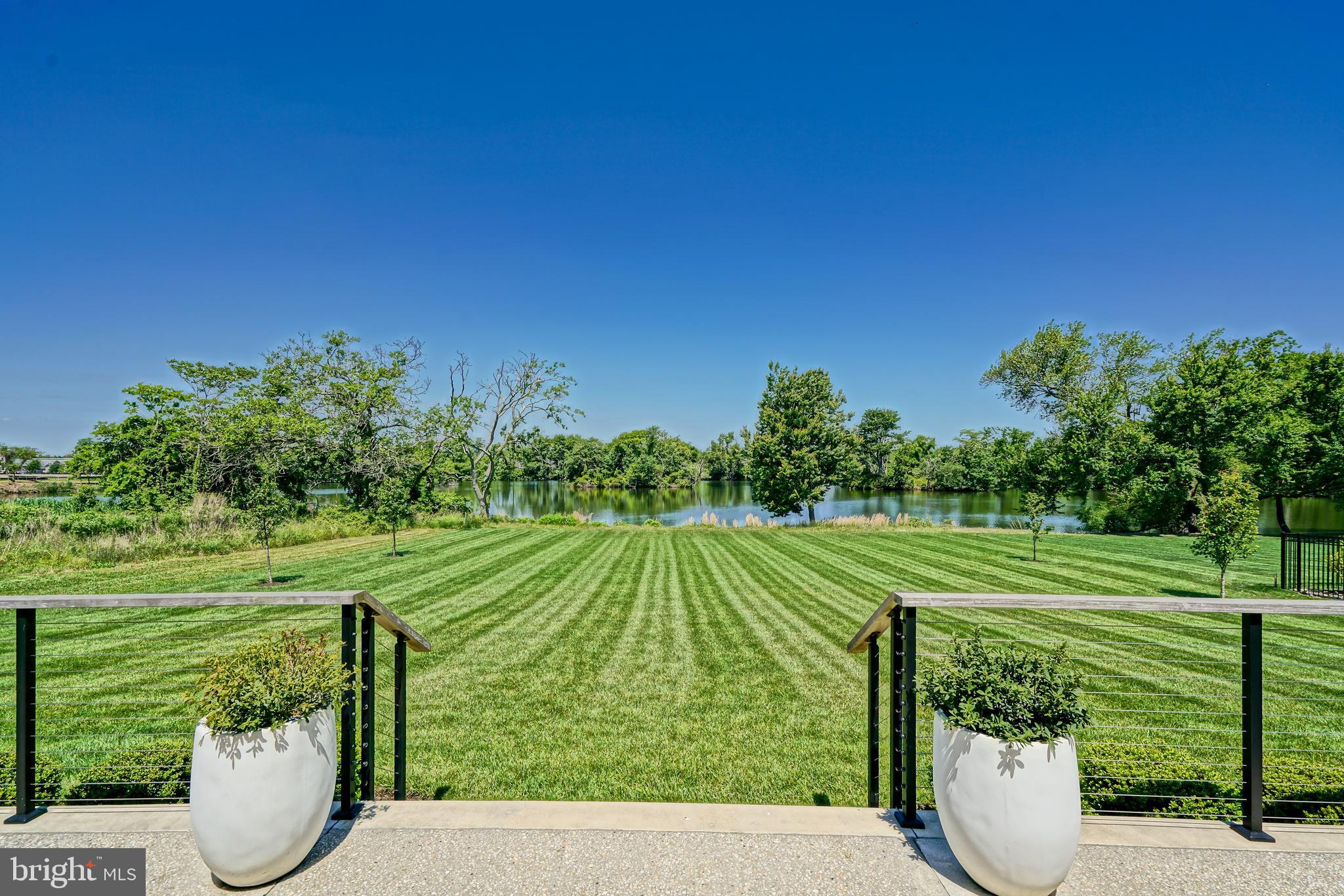 SHOWFIELD - Residential