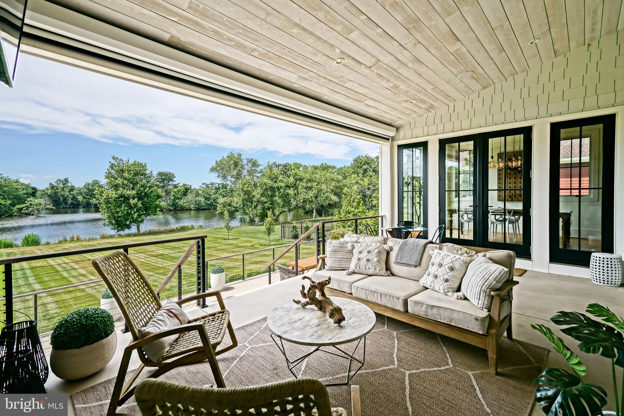 SHOWFIELD - Residential