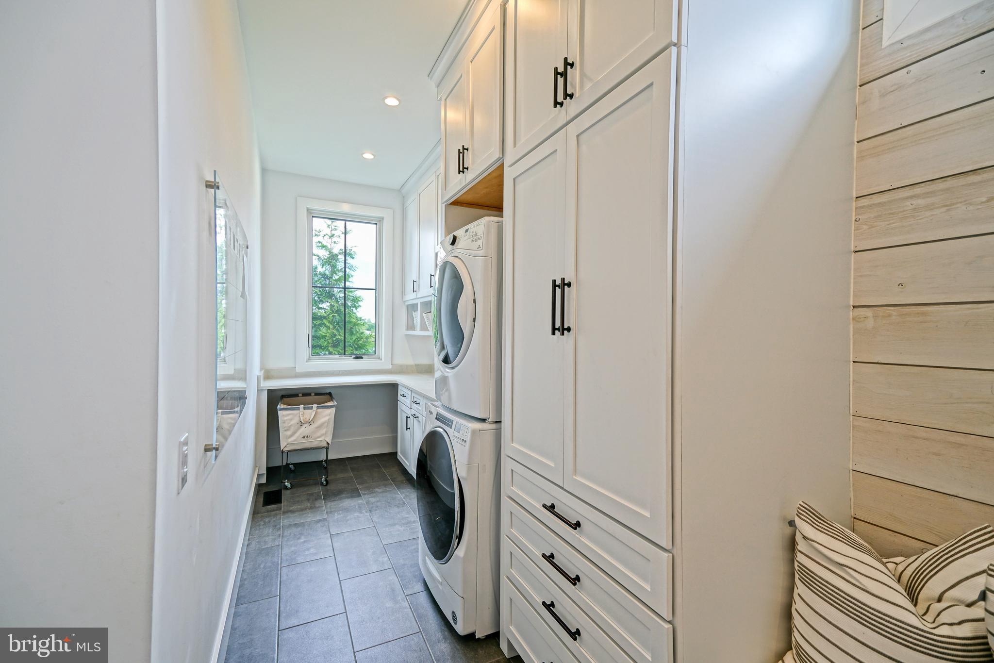 SHOWFIELD - Residential