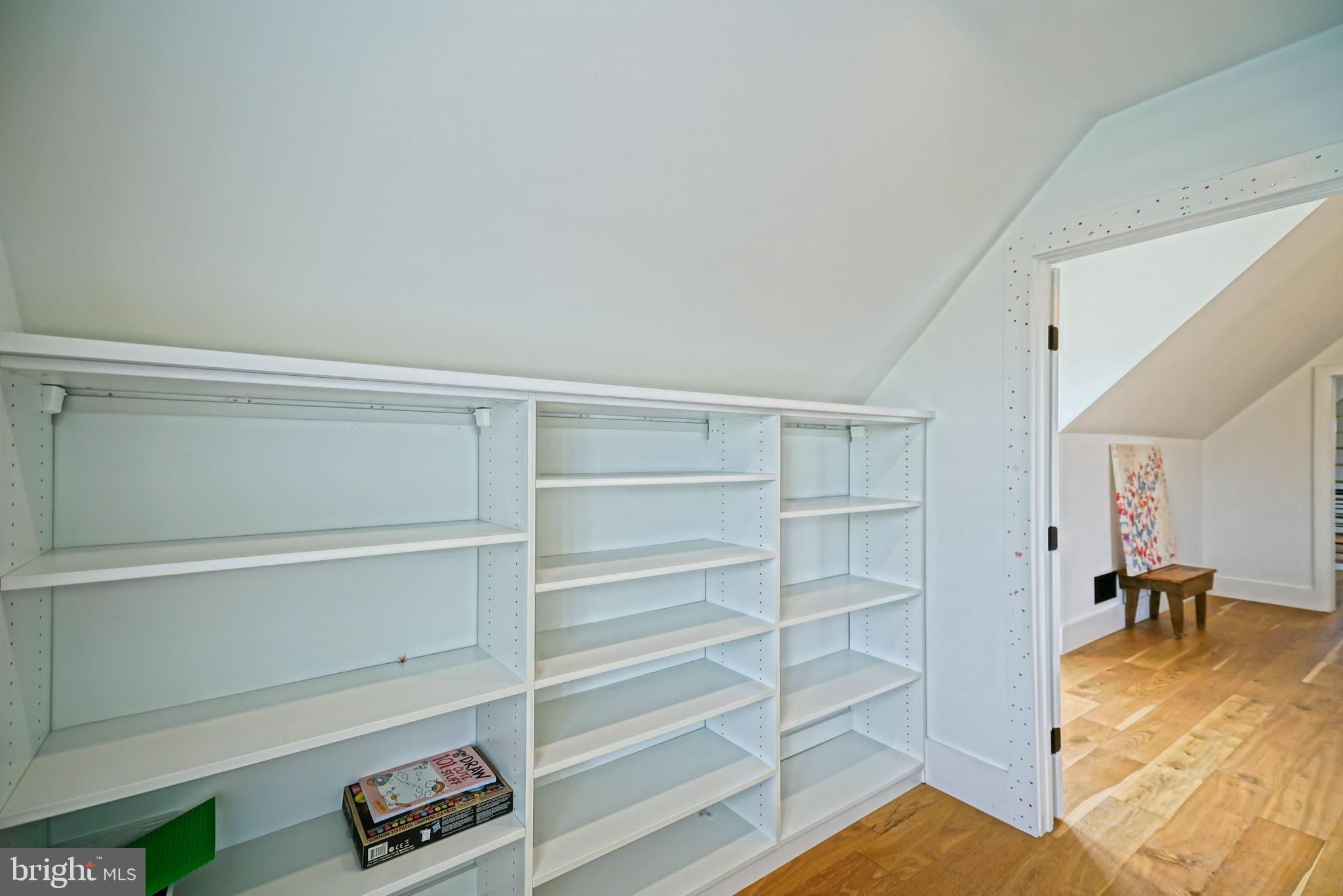 SHOWFIELD - Residential