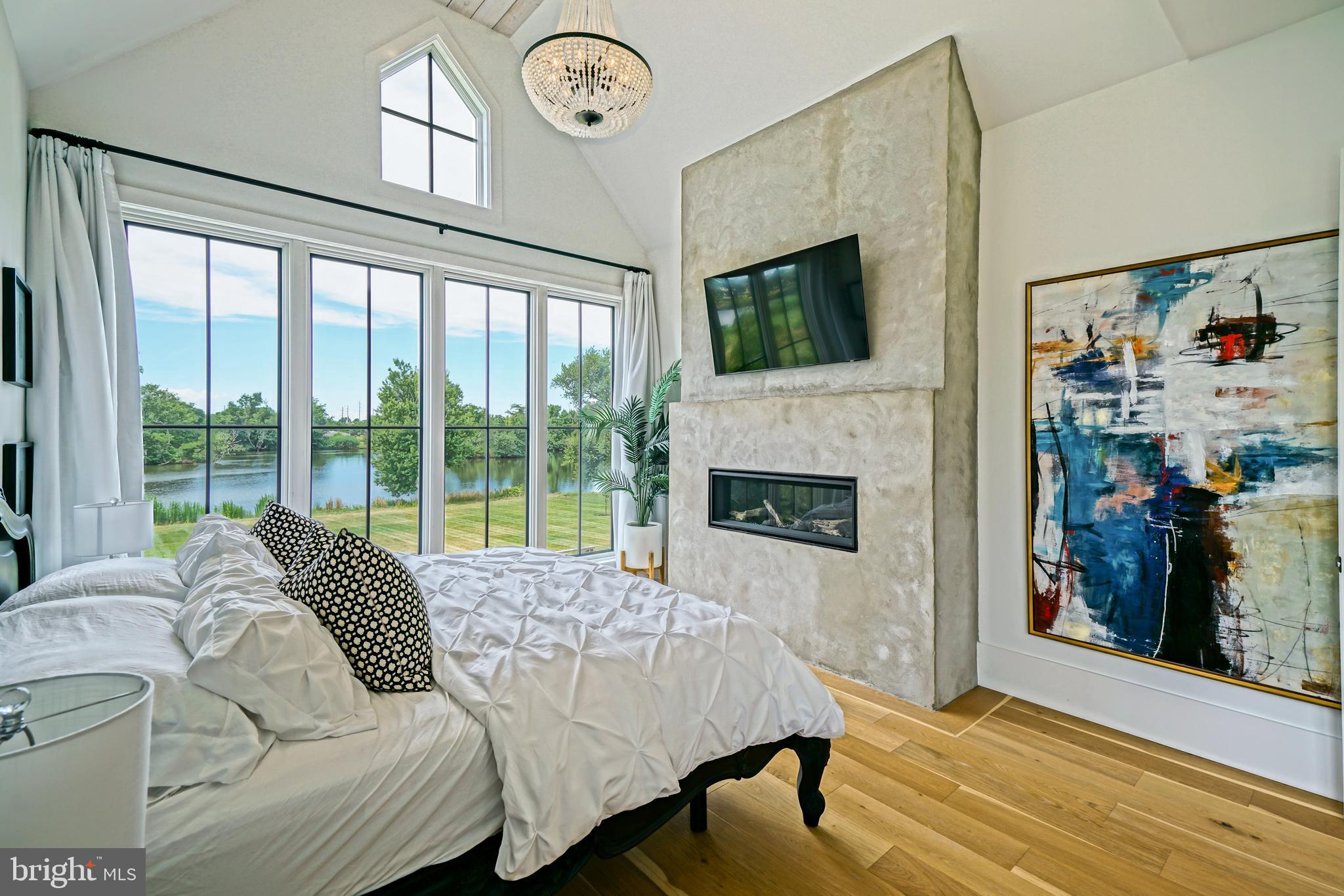 SHOWFIELD - Residential