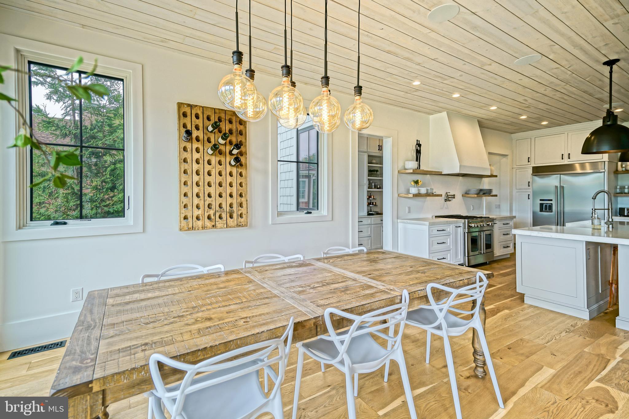 SHOWFIELD - Residential