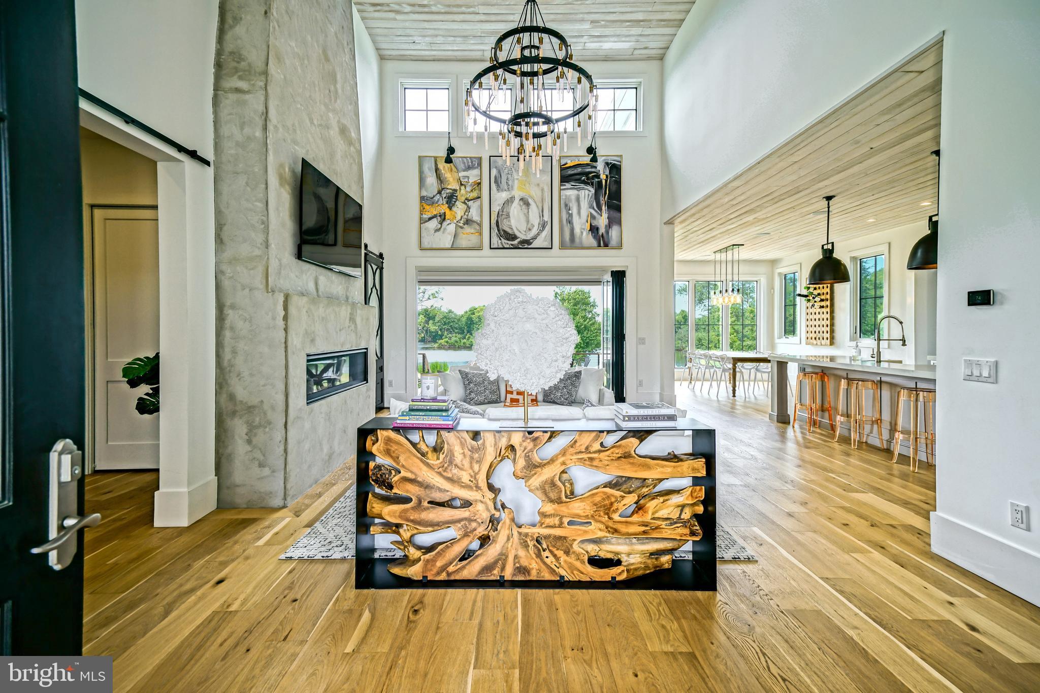 SHOWFIELD - Residential