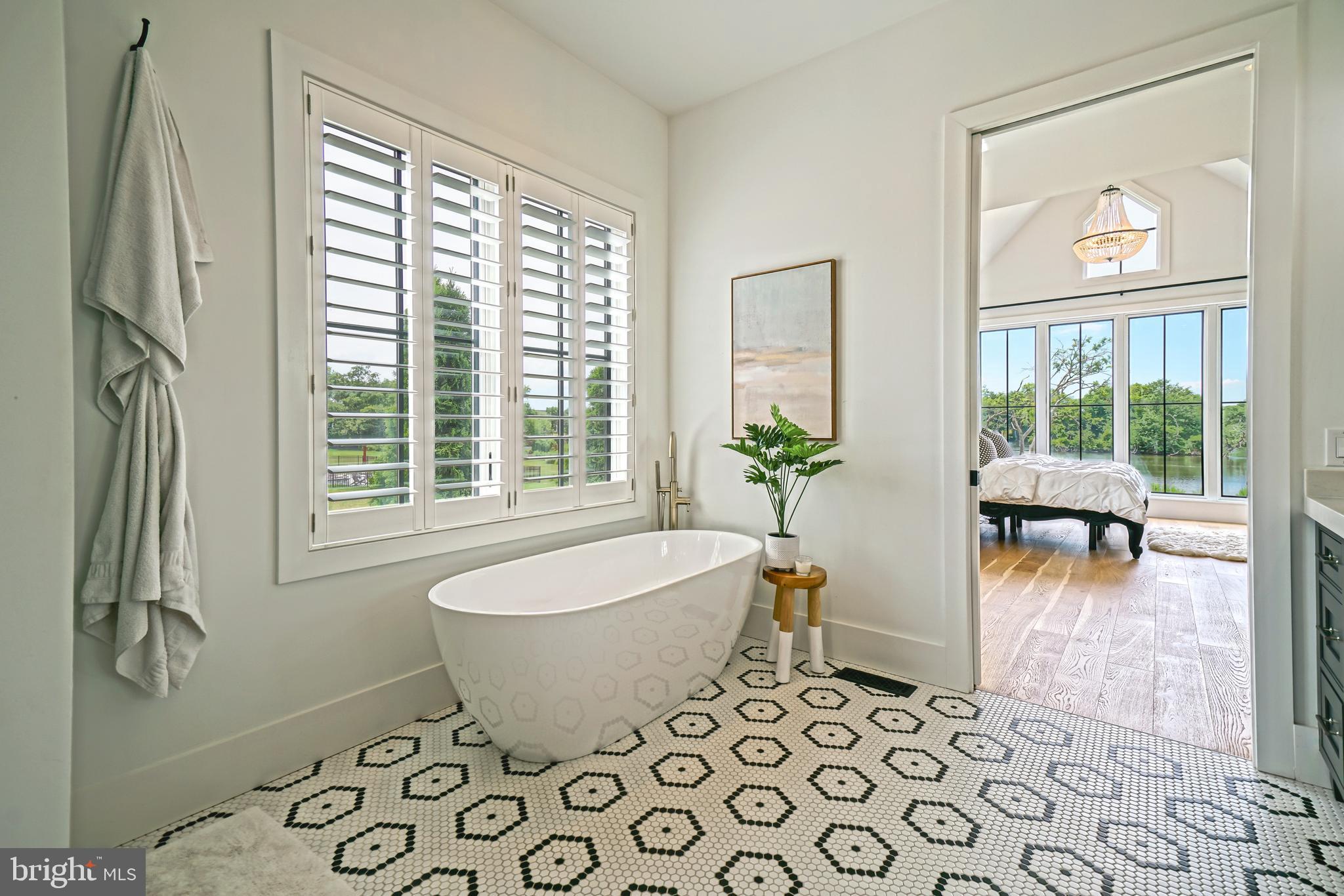 SHOWFIELD - Residential