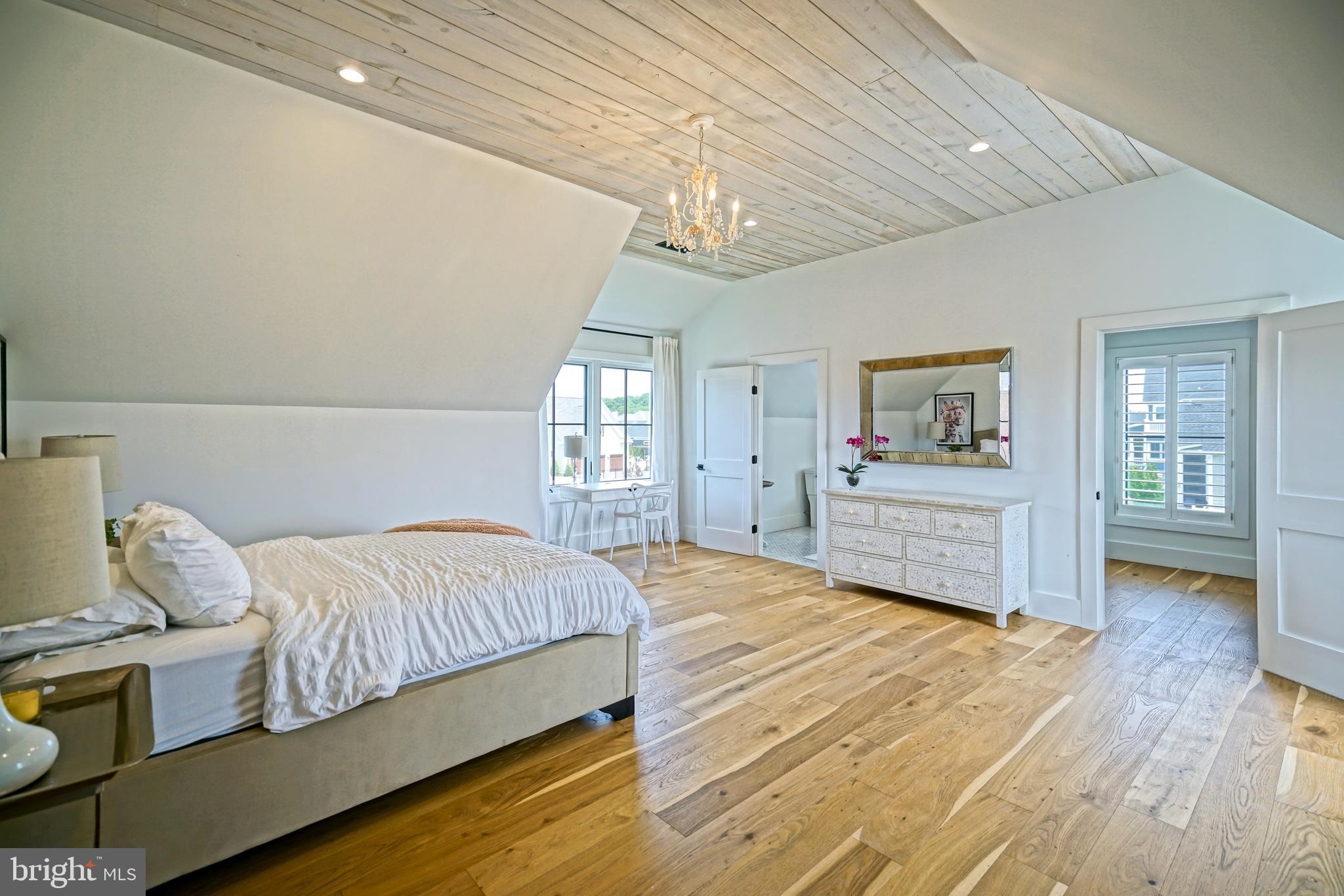 SHOWFIELD - Residential