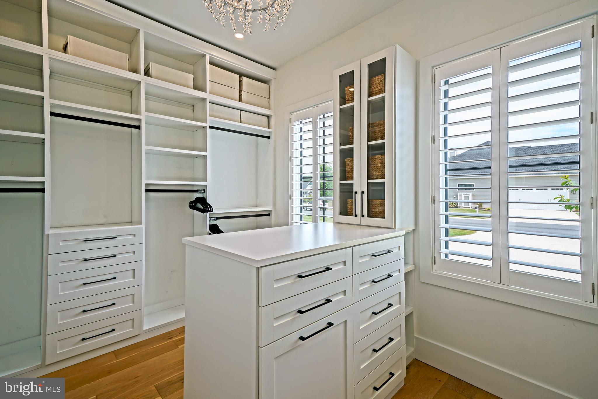 SHOWFIELD - Residential