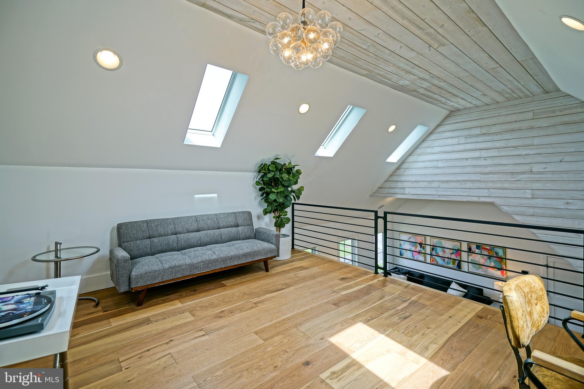 SHOWFIELD - Residential