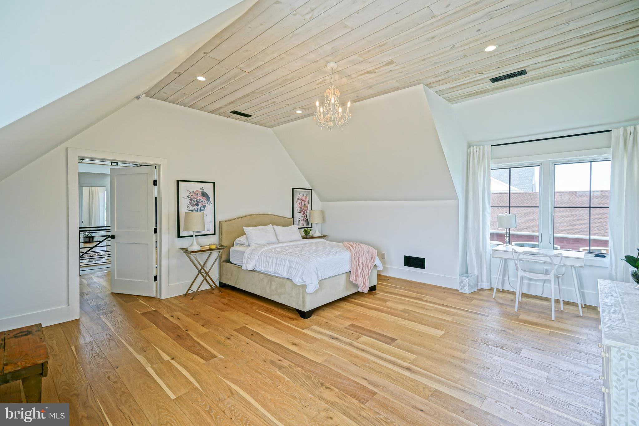 SHOWFIELD - Residential