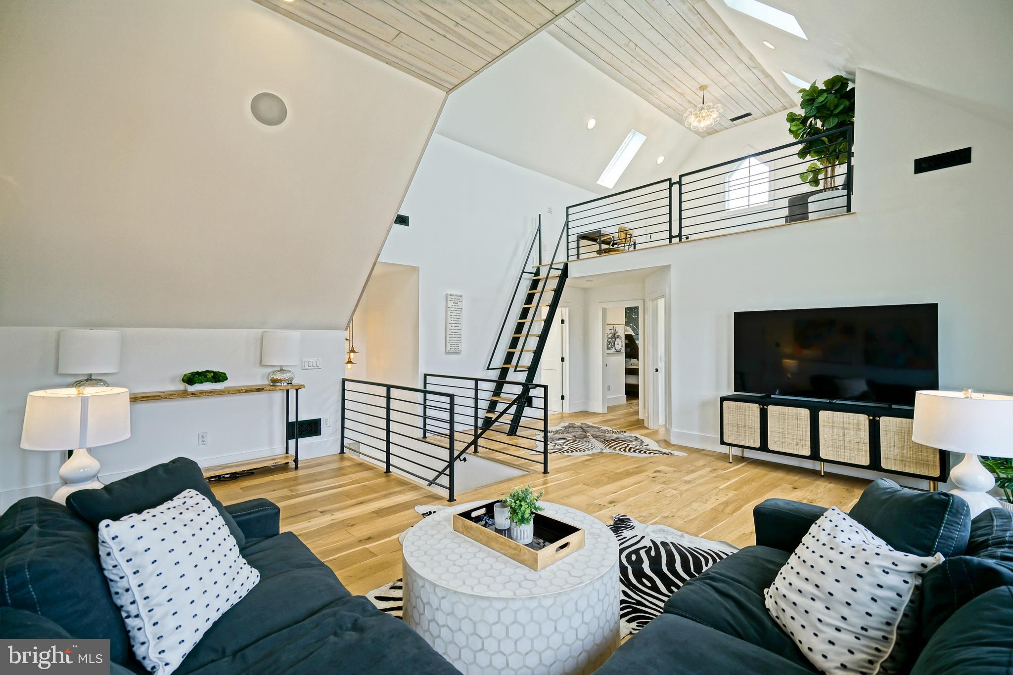 SHOWFIELD - Residential