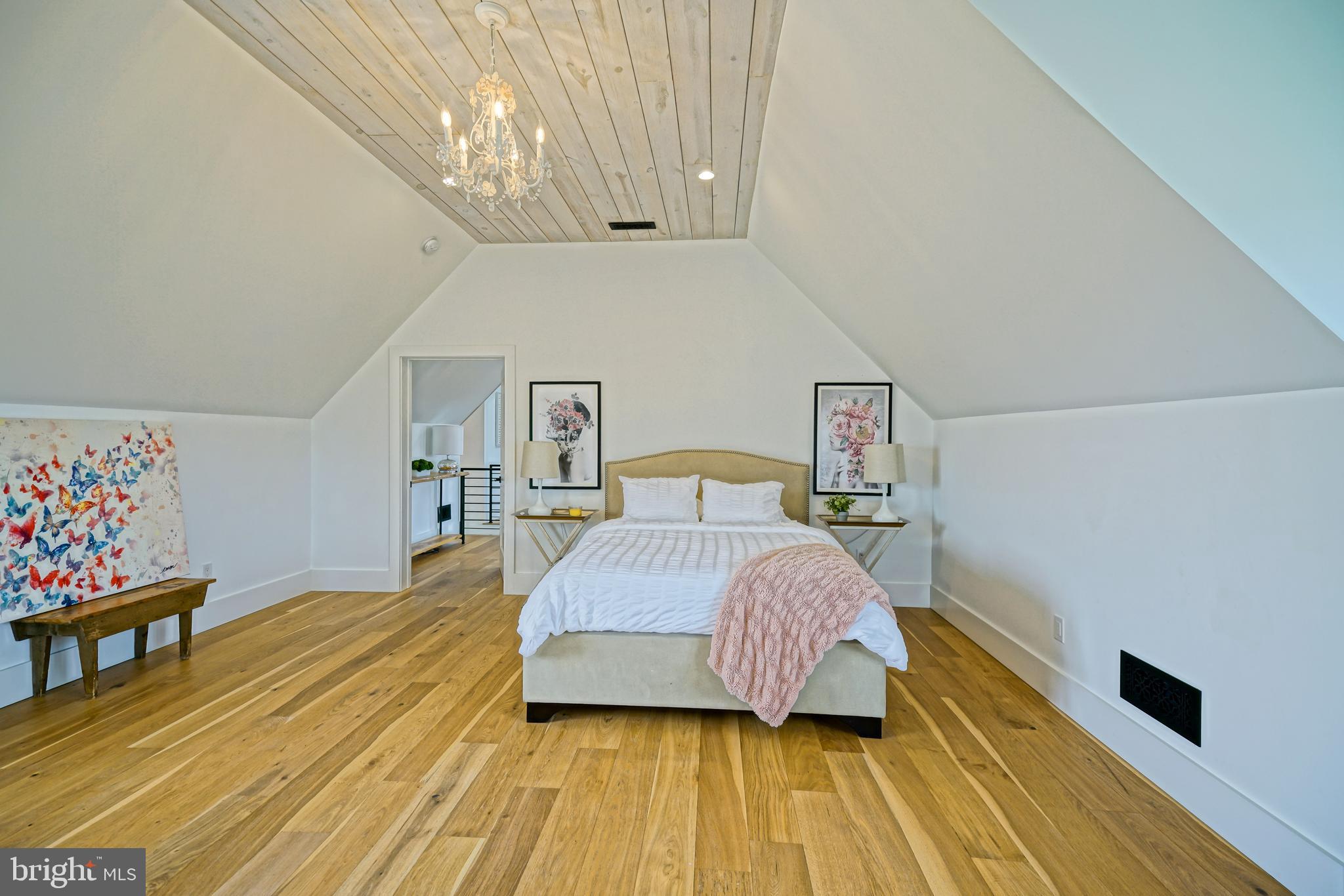 SHOWFIELD - Residential