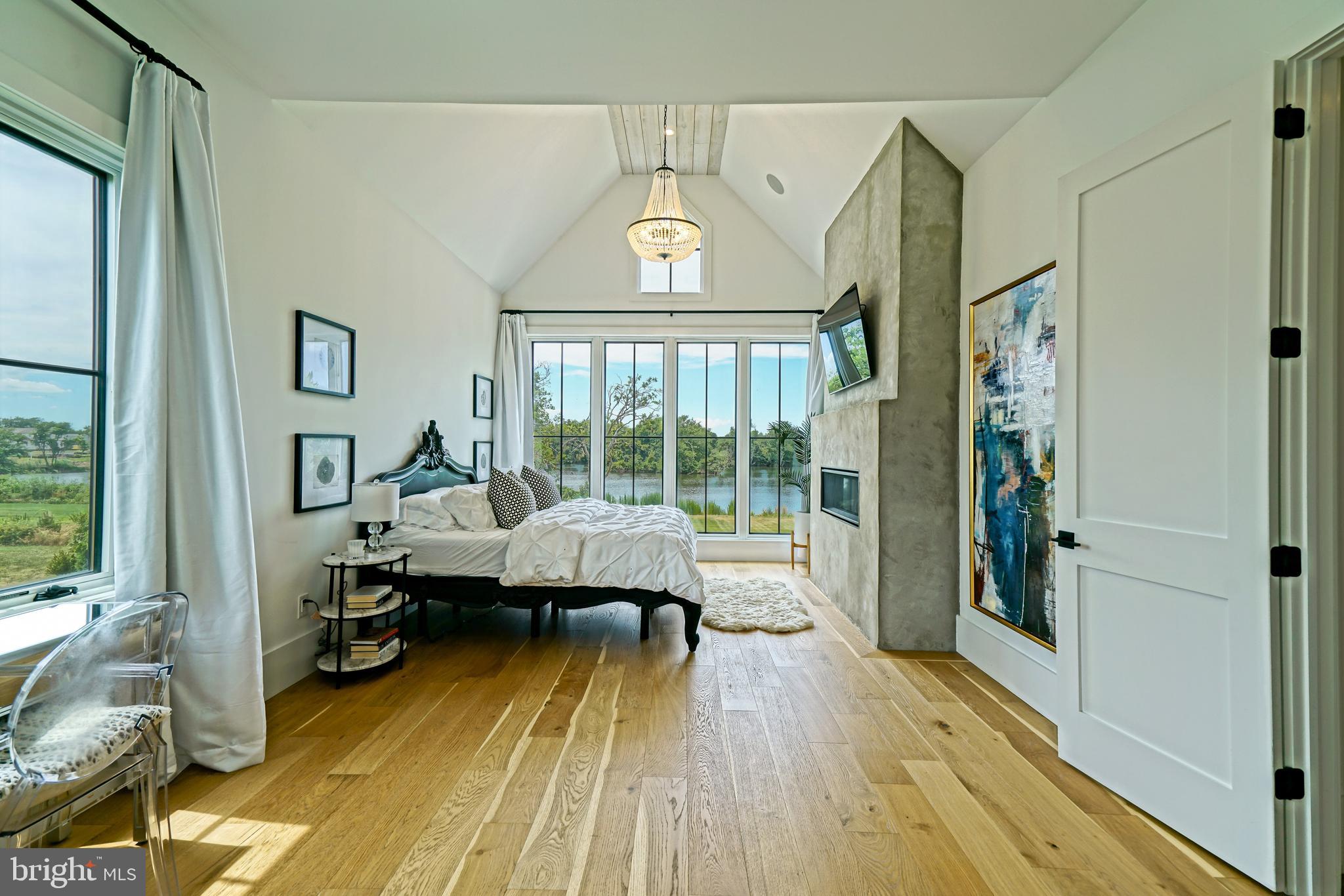 SHOWFIELD - Residential