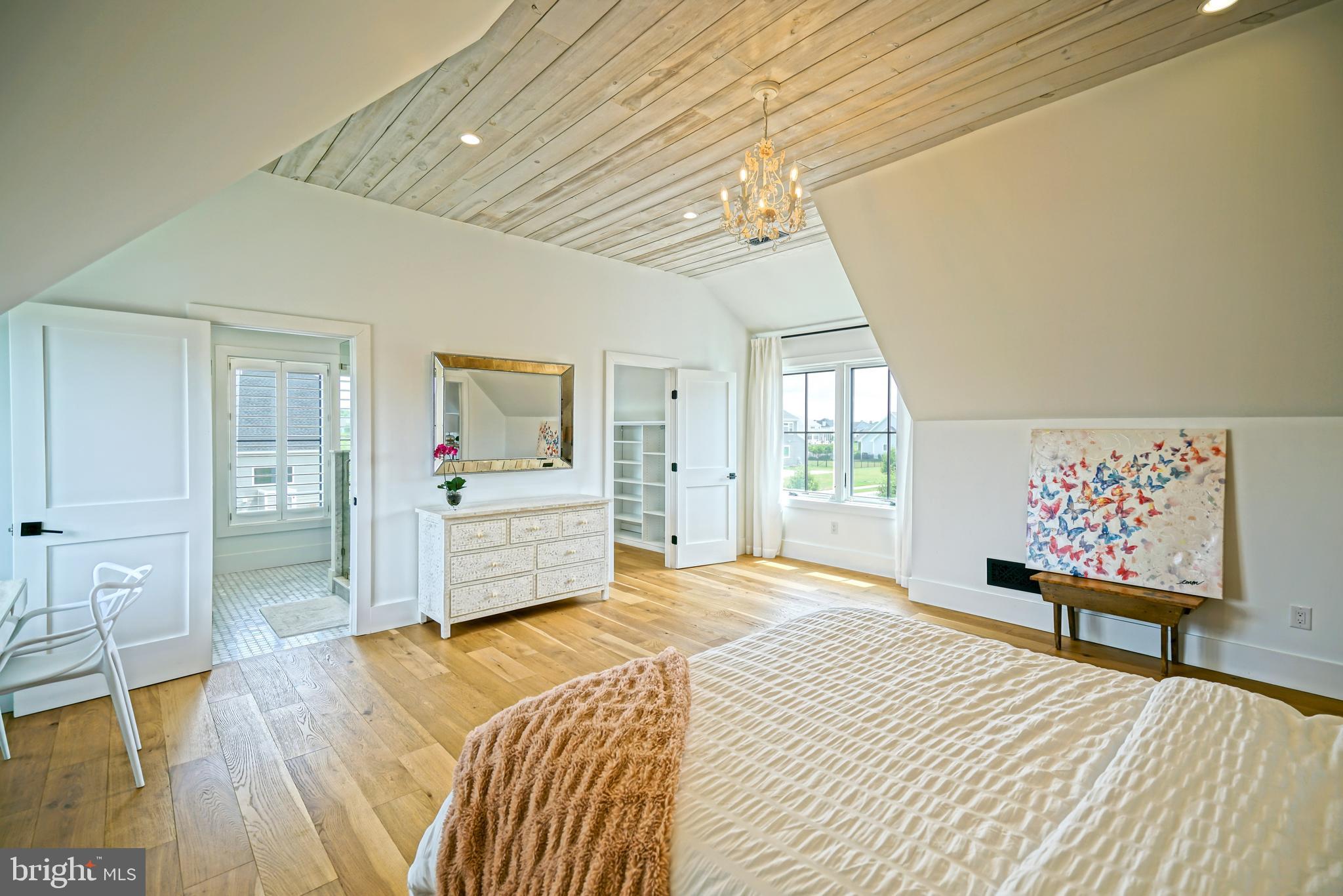 SHOWFIELD - Residential