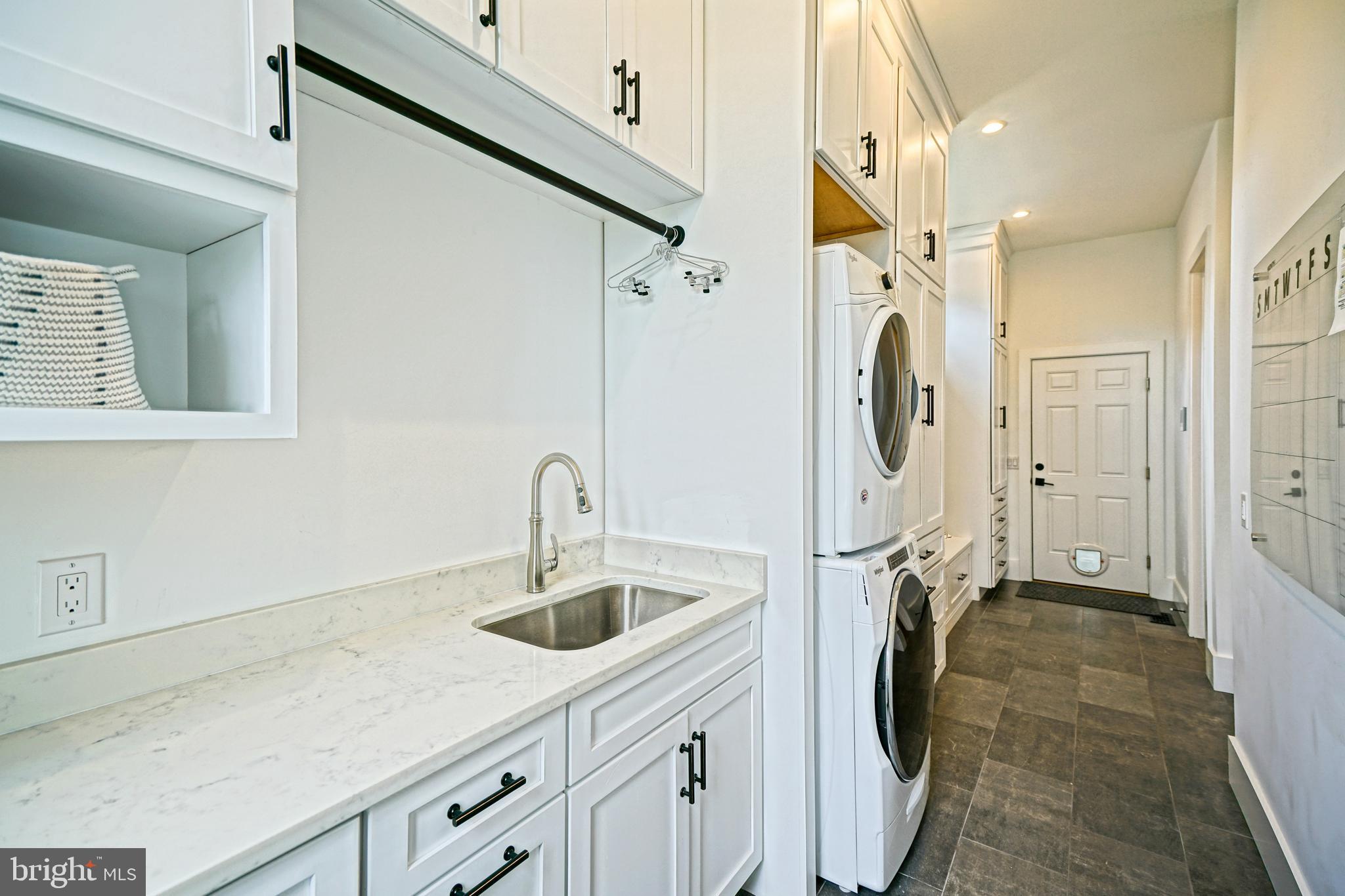 SHOWFIELD - Residential