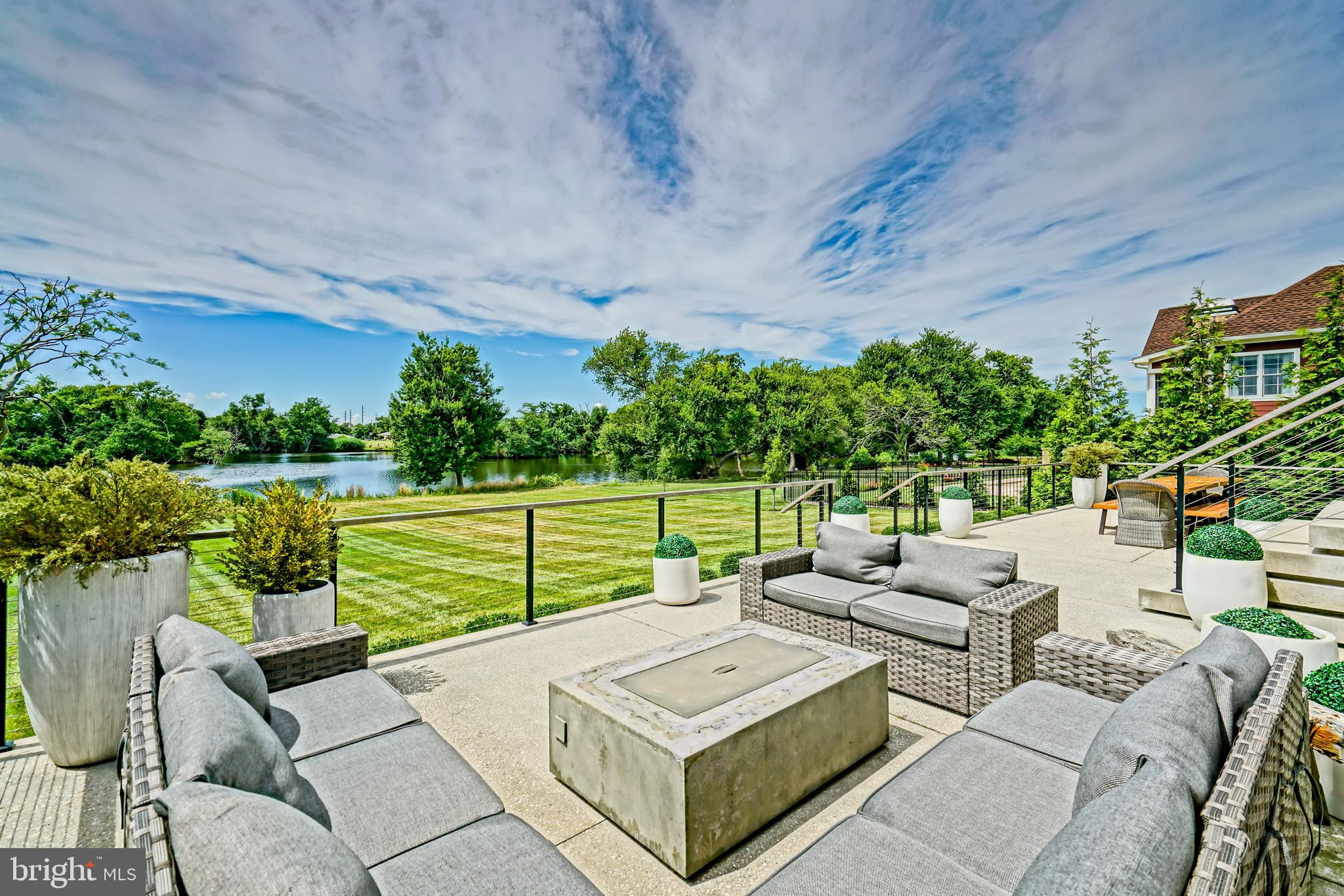 SHOWFIELD - Residential