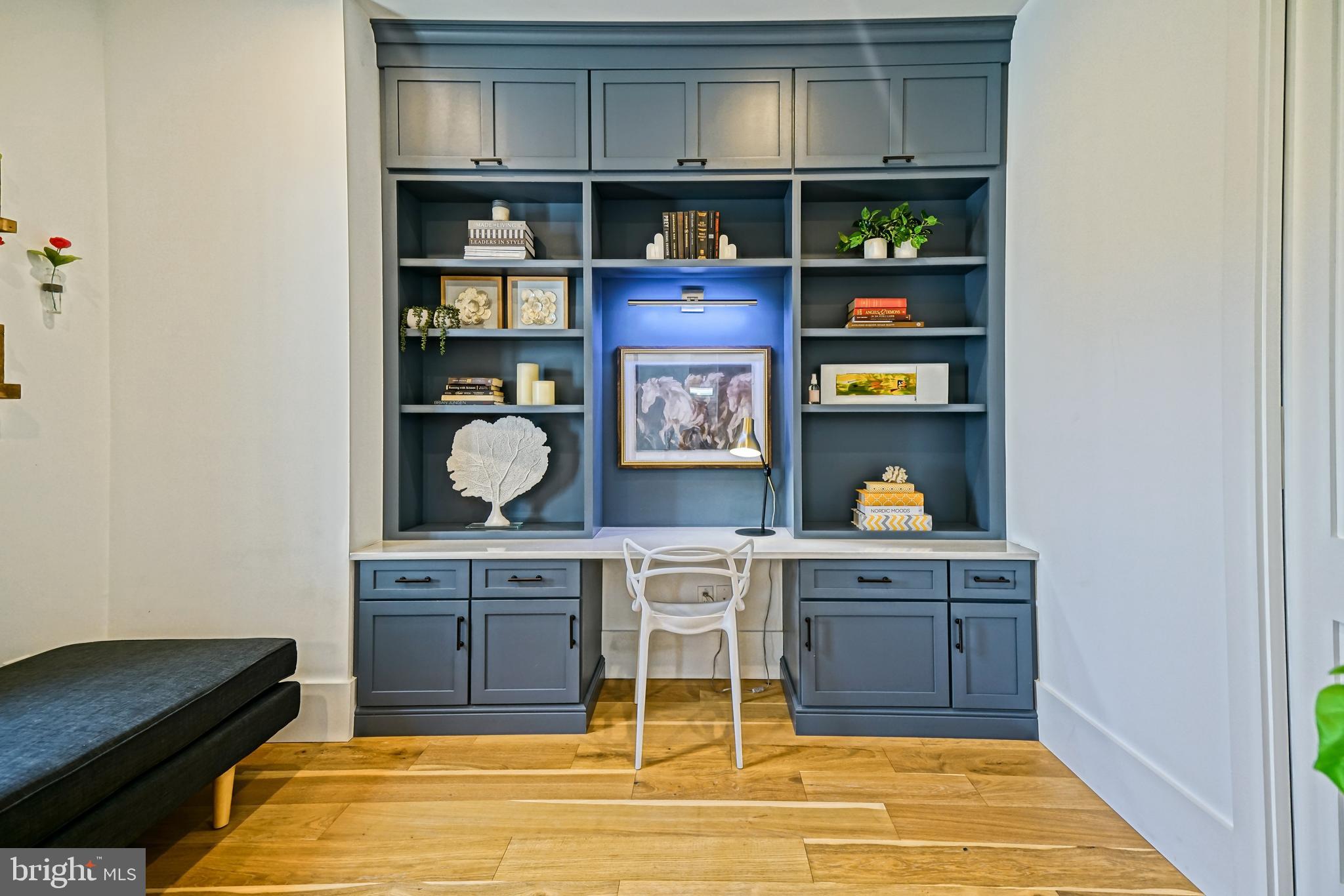 SHOWFIELD - Residential