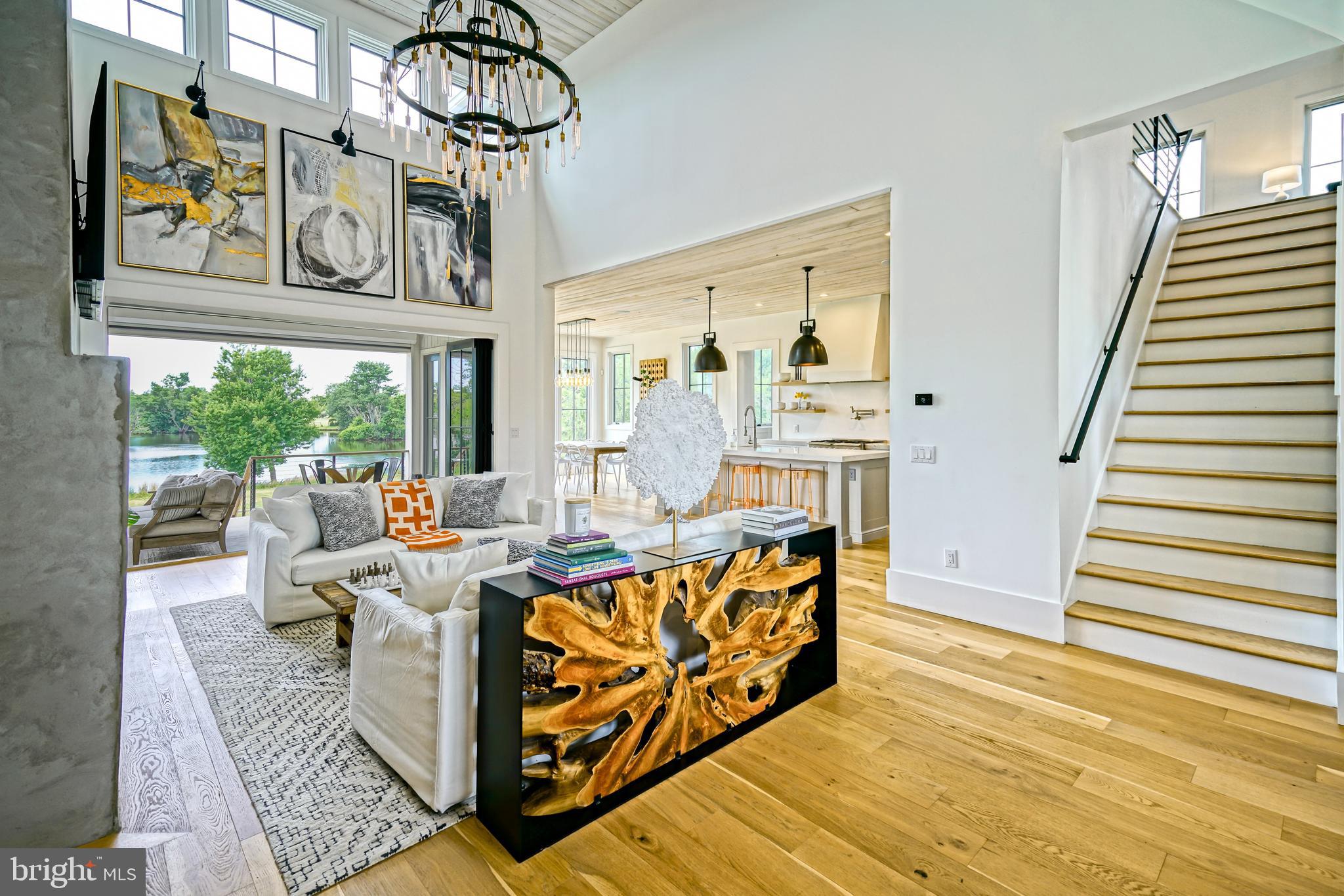 SHOWFIELD - Residential