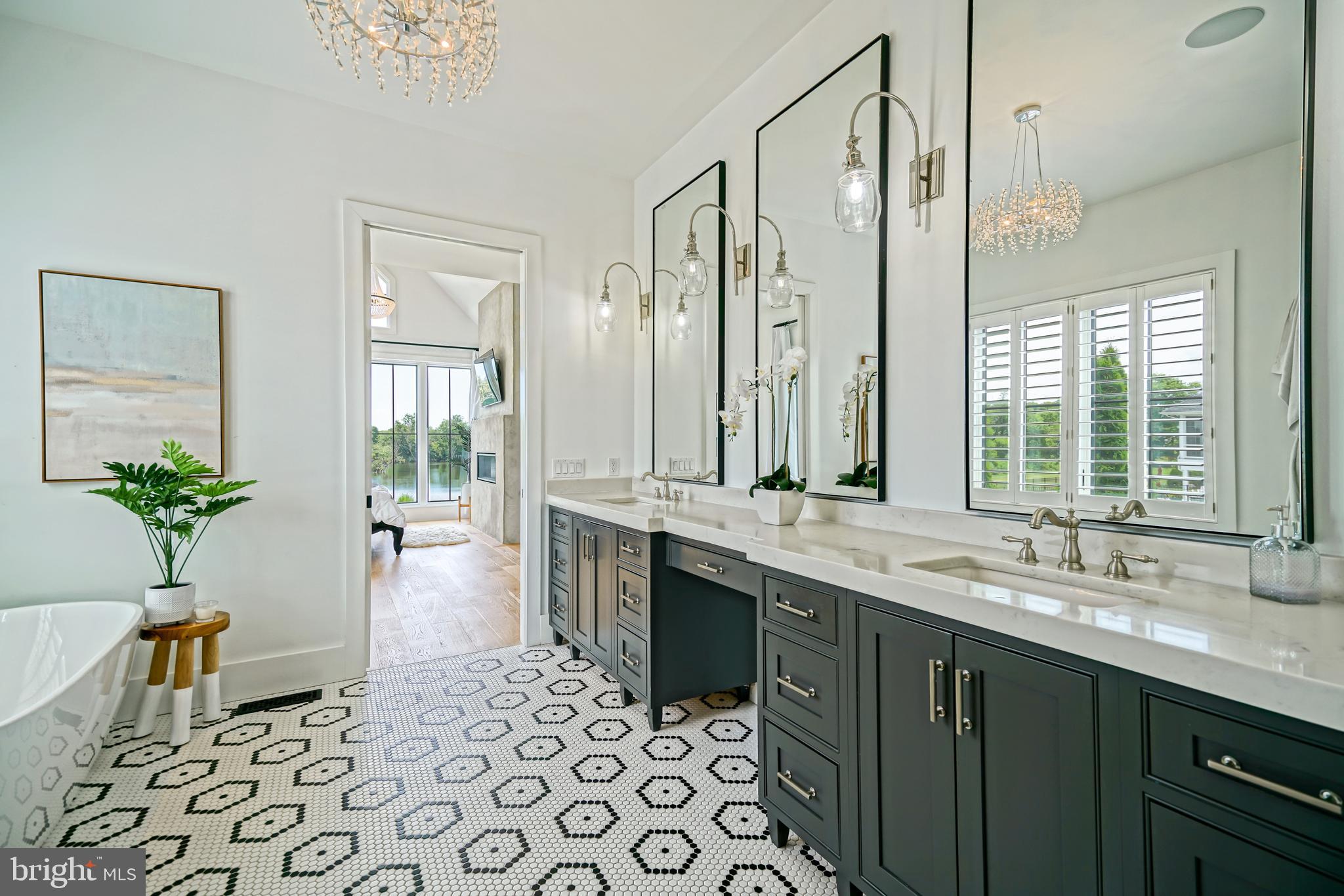 SHOWFIELD - Residential