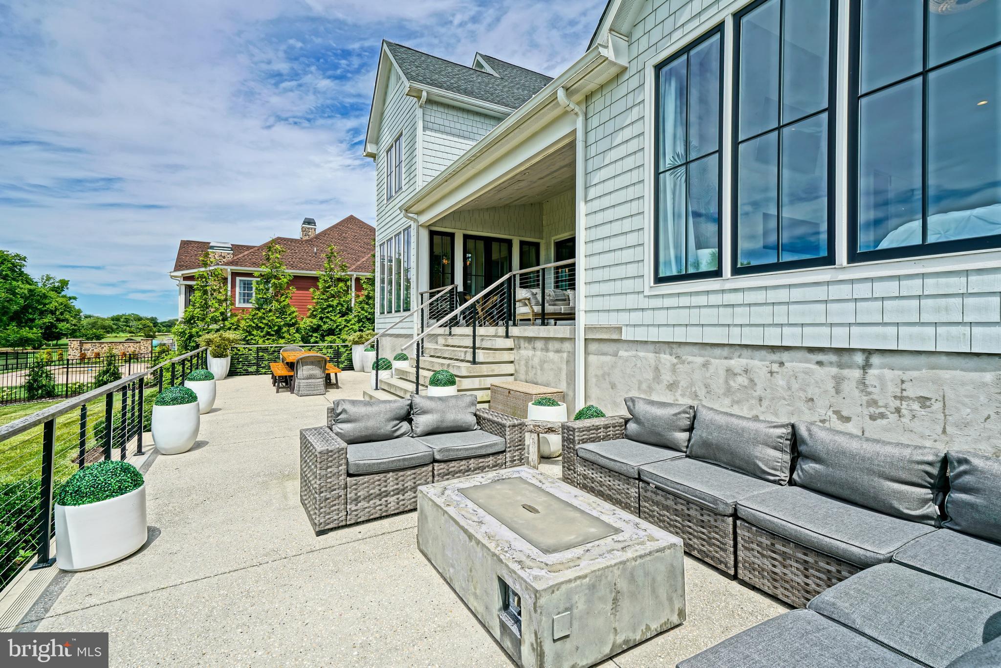 SHOWFIELD - Residential