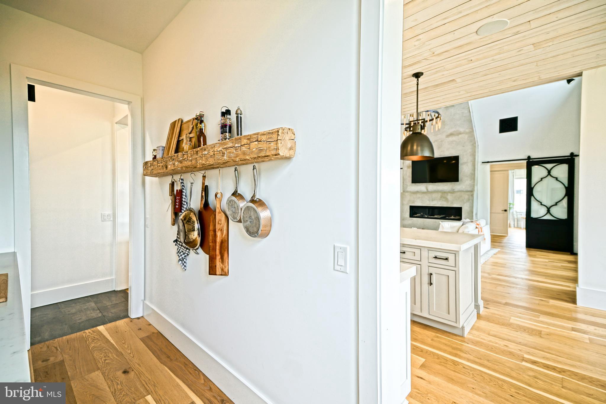 SHOWFIELD - Residential