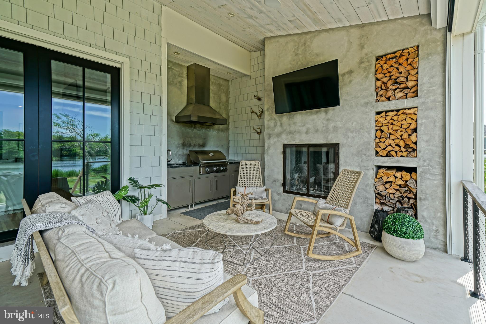 SHOWFIELD - Residential